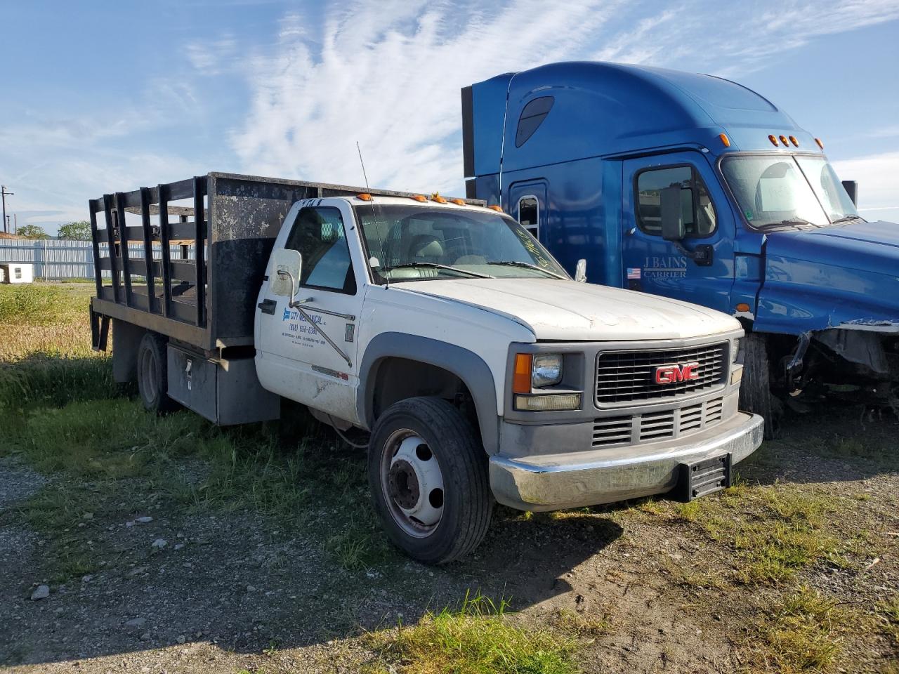 Photo 3 VIN: 1GDKC34J7TJ515883 - GMC SIERRA 