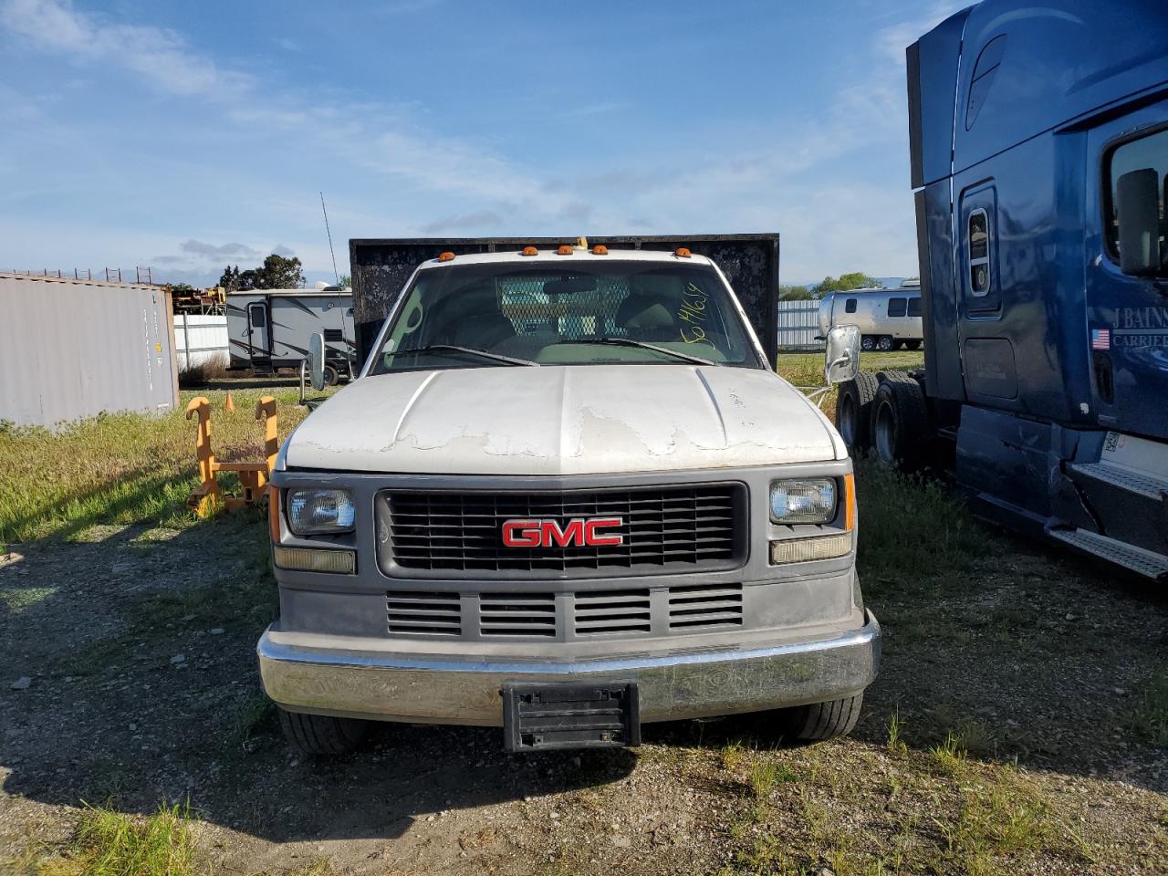 Photo 4 VIN: 1GDKC34J7TJ515883 - GMC SIERRA 