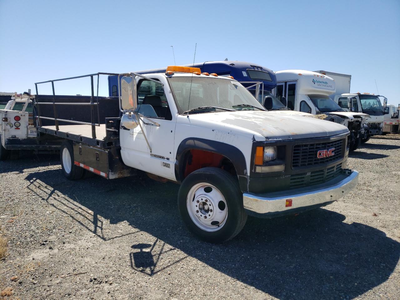 Photo 3 VIN: 1GDKC34NXSJ526037 - GMC SIERRA 