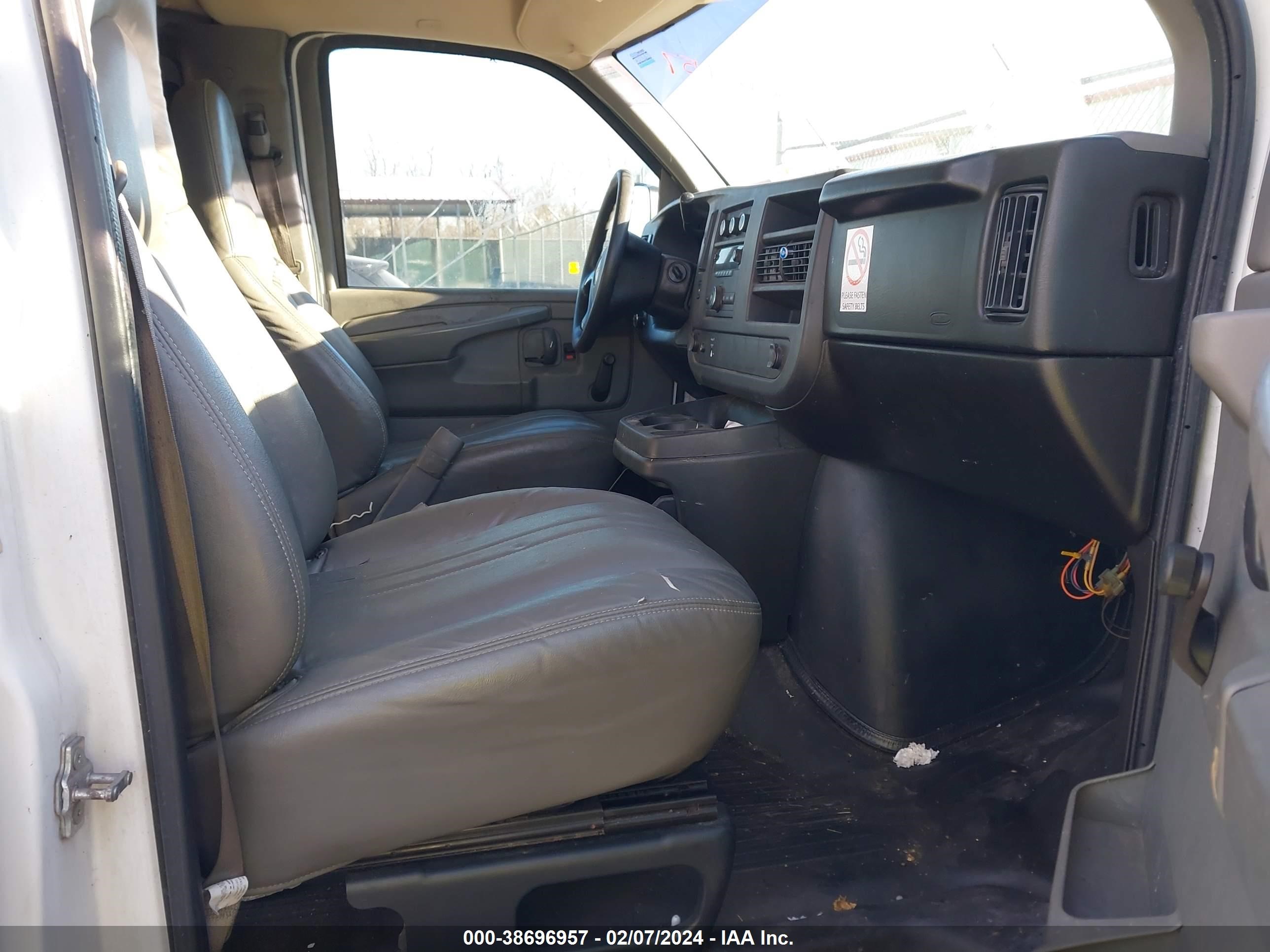 Photo 4 VIN: 1GJGG25K081201671 - GMC SAVANA 