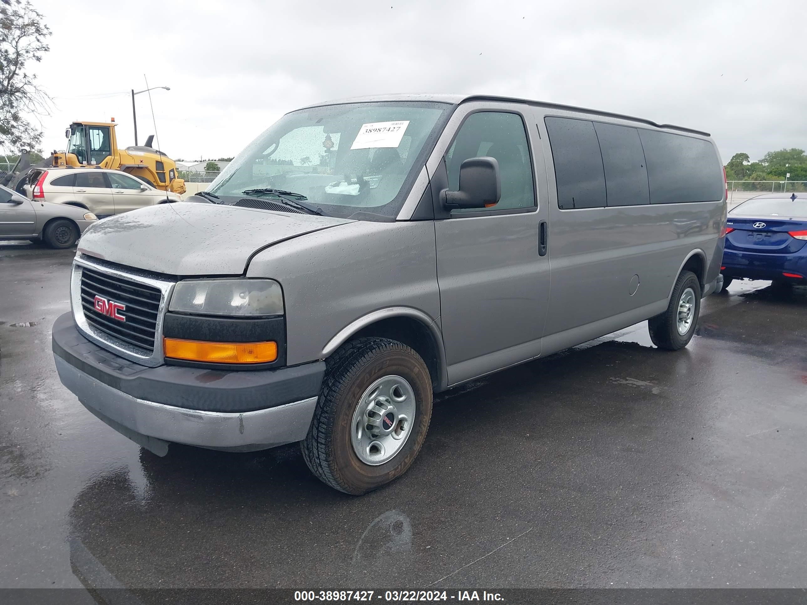 Photo 1 VIN: 1GJHG39K381214340 - GMC SAVANA 