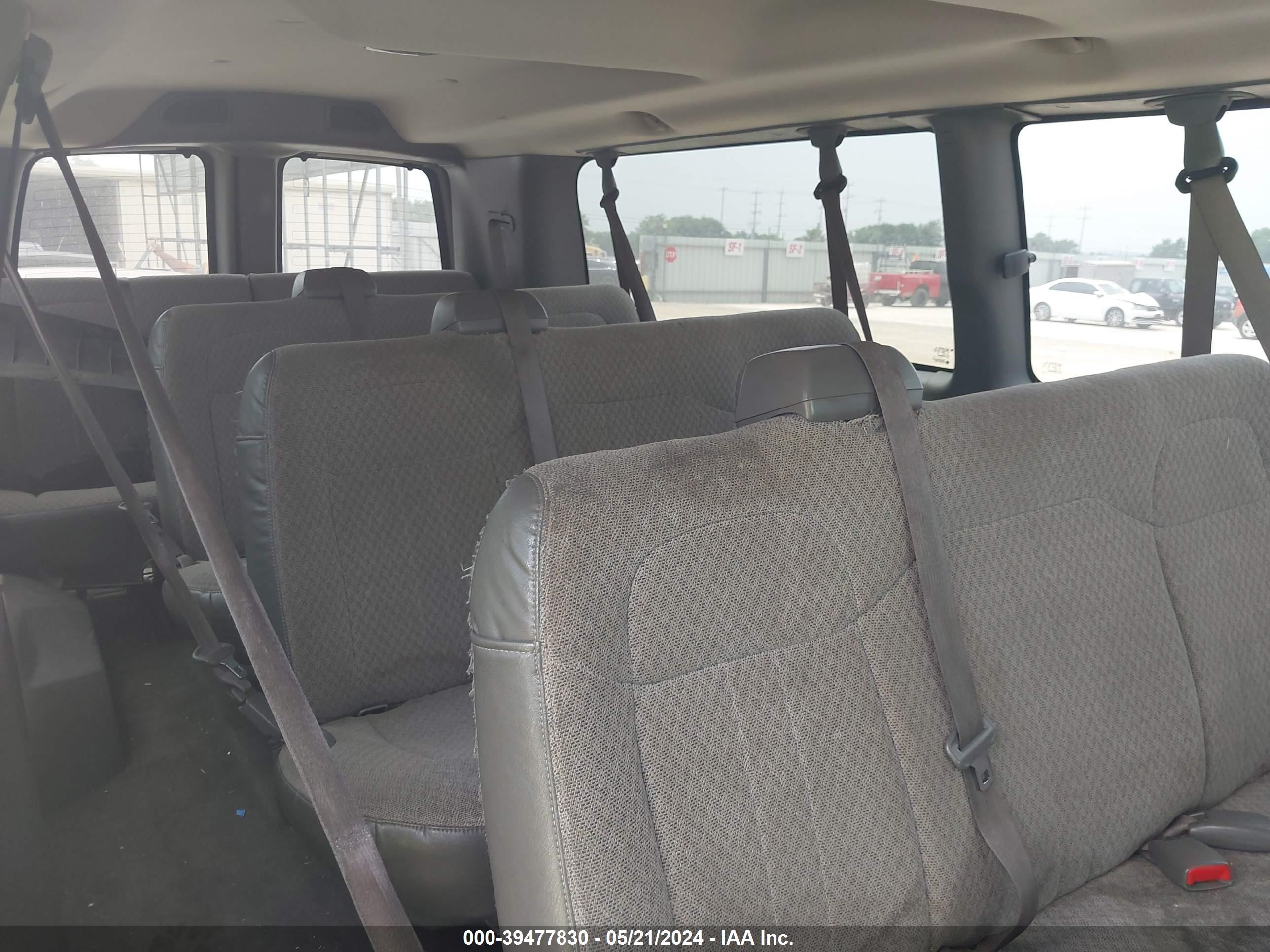 Photo 7 VIN: 1GJHG39K681211822 - GMC SAVANA 