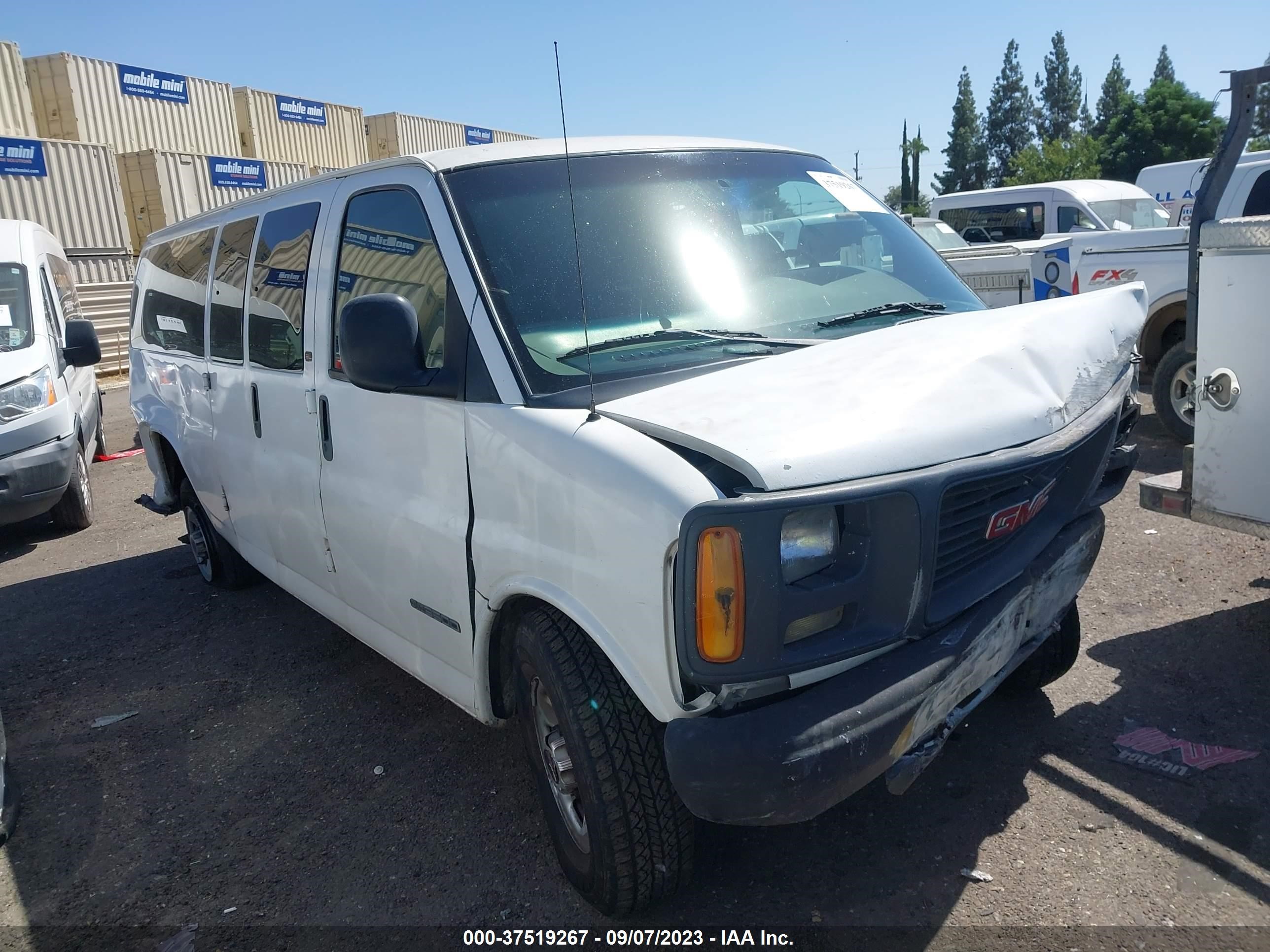 Photo 0 VIN: 1GJHG39R8Y1204450 - GMC ALL 