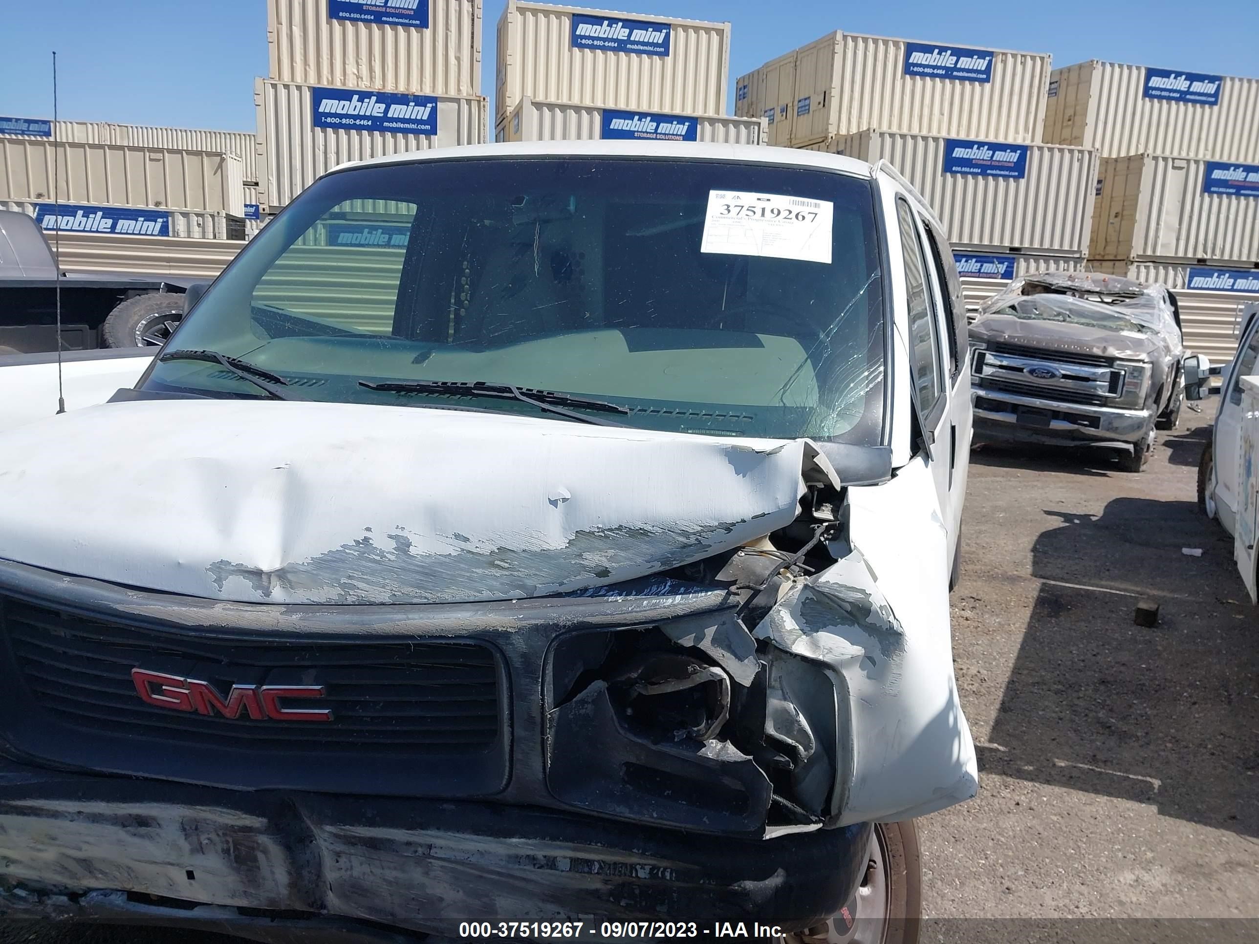 Photo 1 VIN: 1GJHG39R8Y1204450 - GMC ALL 