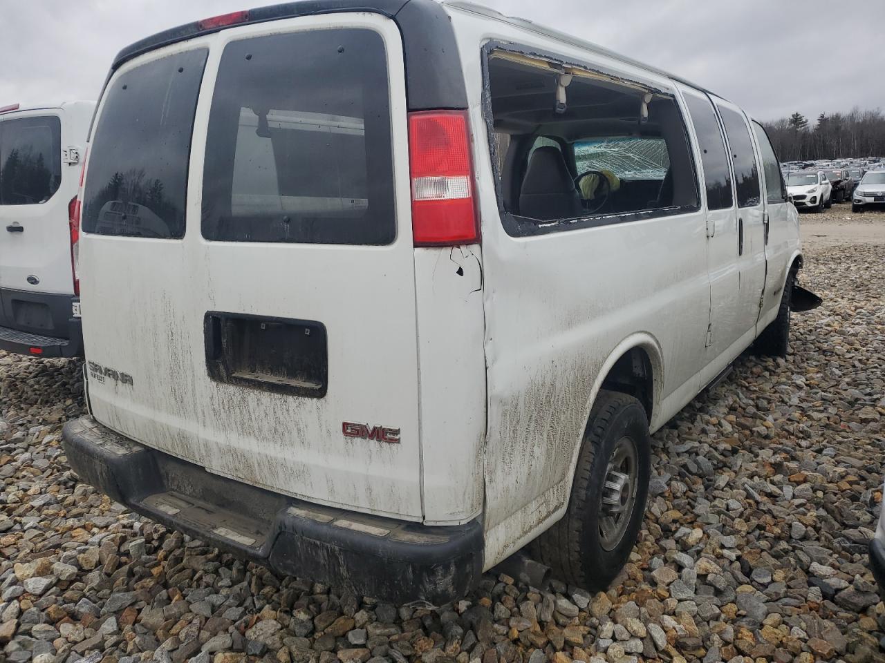 Photo 2 VIN: 1GJHG39U731186066 - GMC SAVANA 