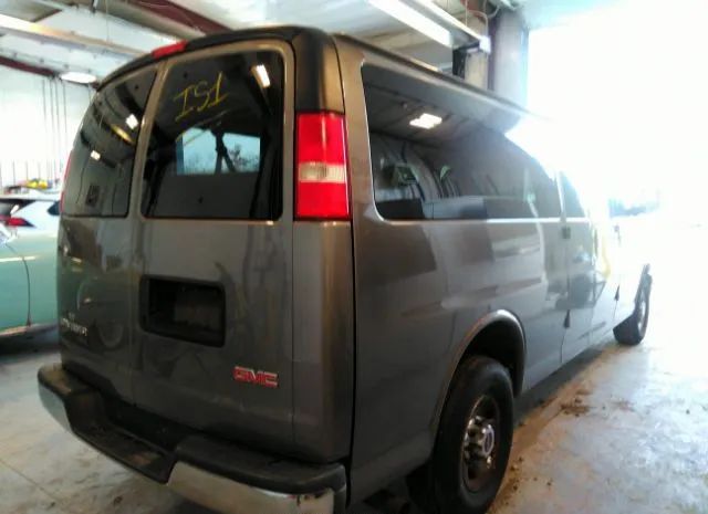 Photo 3 VIN: 1GJZ71FA6C1128016 - GMC SAVANA PASSENGER 