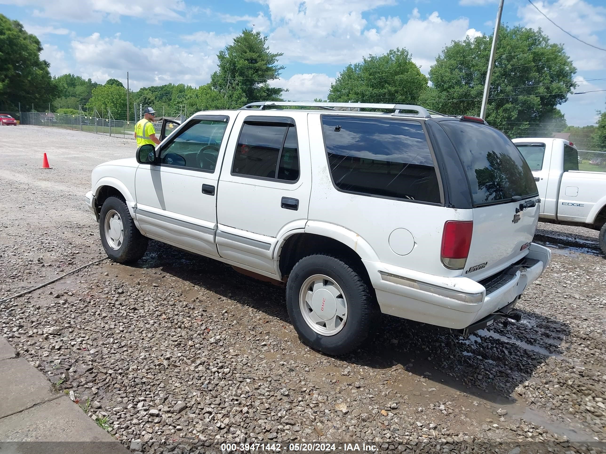 Photo 2 VIN: 1GKCS13W9T2507991 - GMC JIMMY 