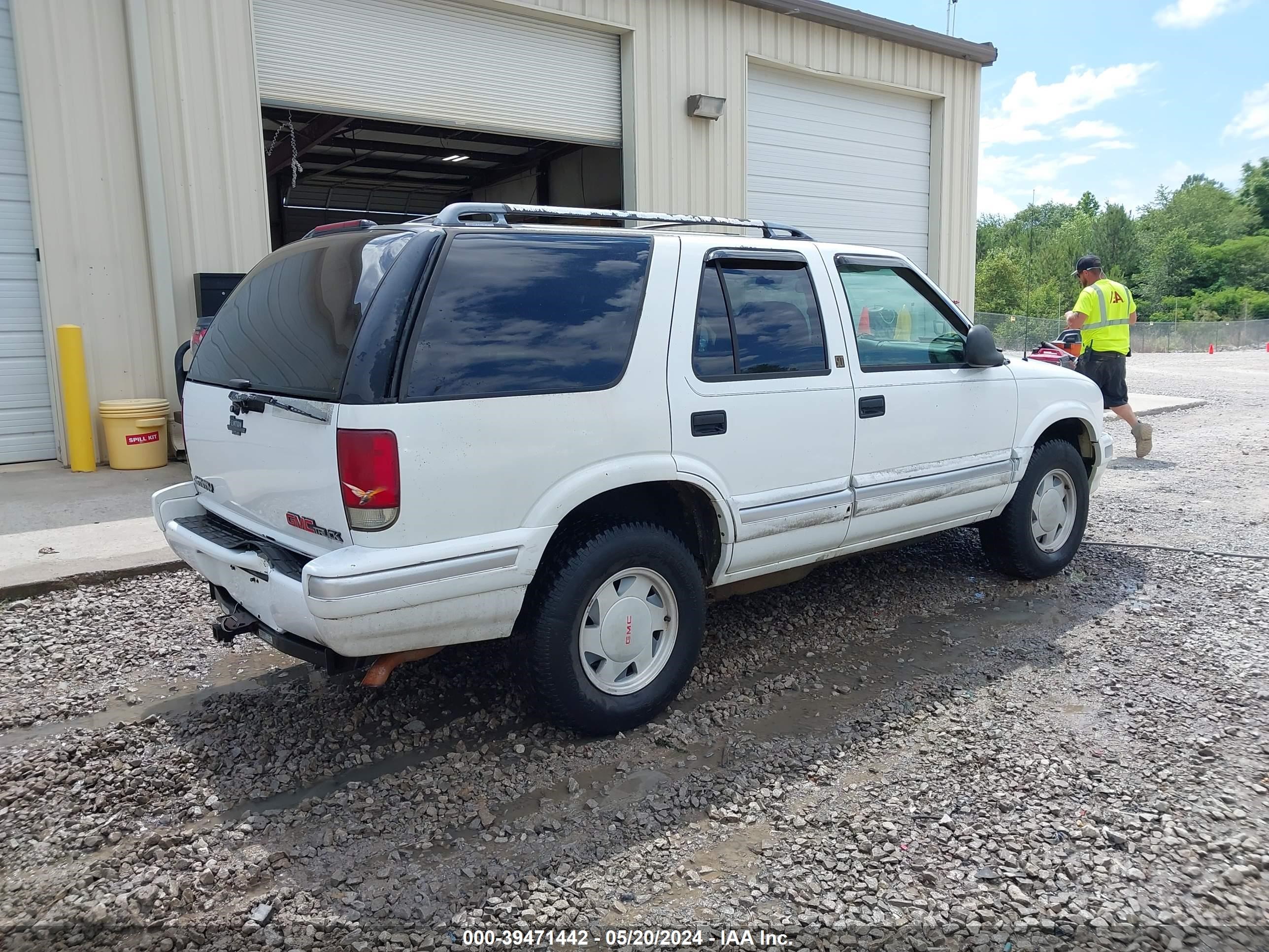 Photo 3 VIN: 1GKCS13W9T2507991 - GMC JIMMY 