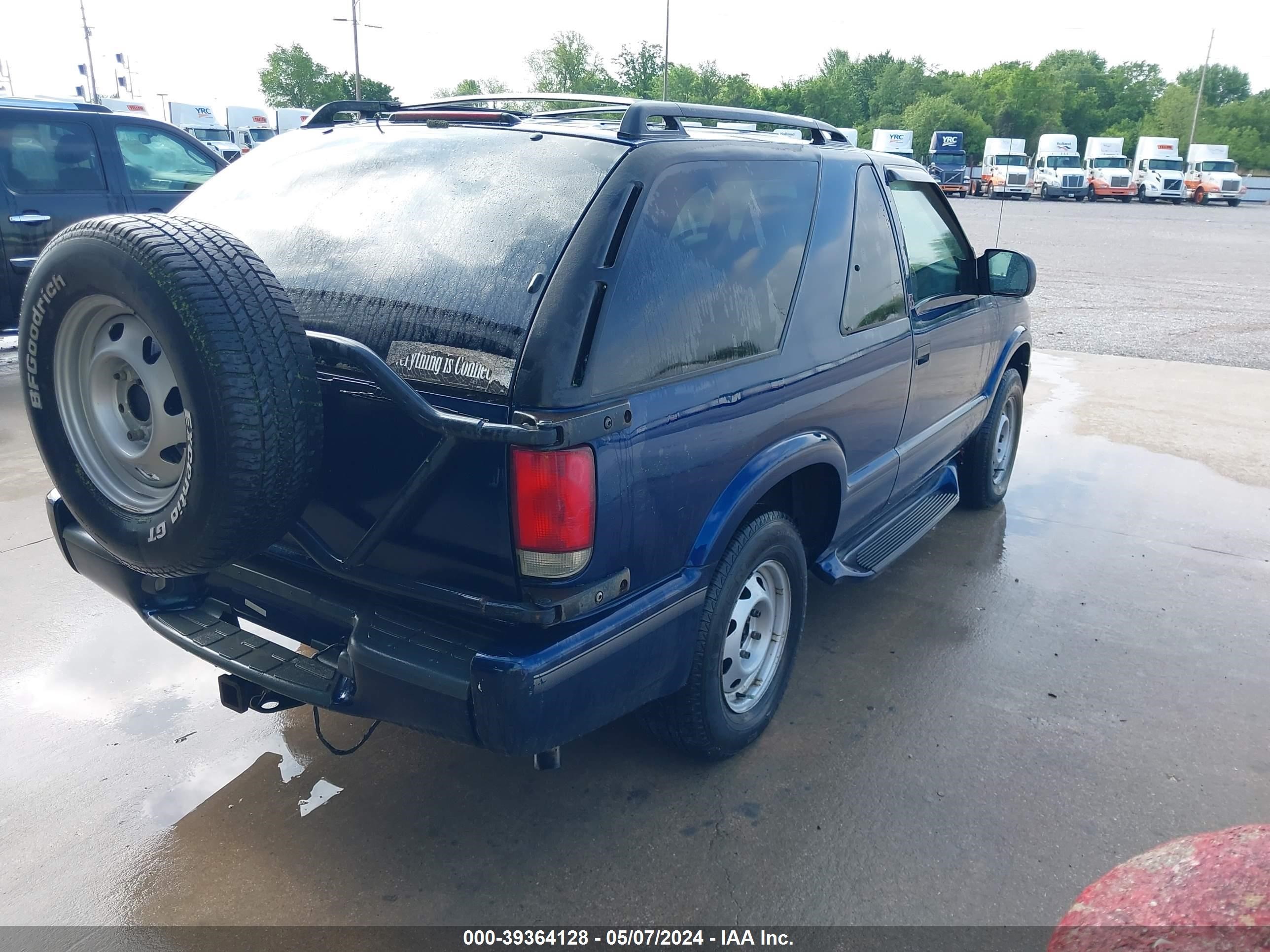 Photo 3 VIN: 1GKCT18W0XK520057 - GMC JIMMY 