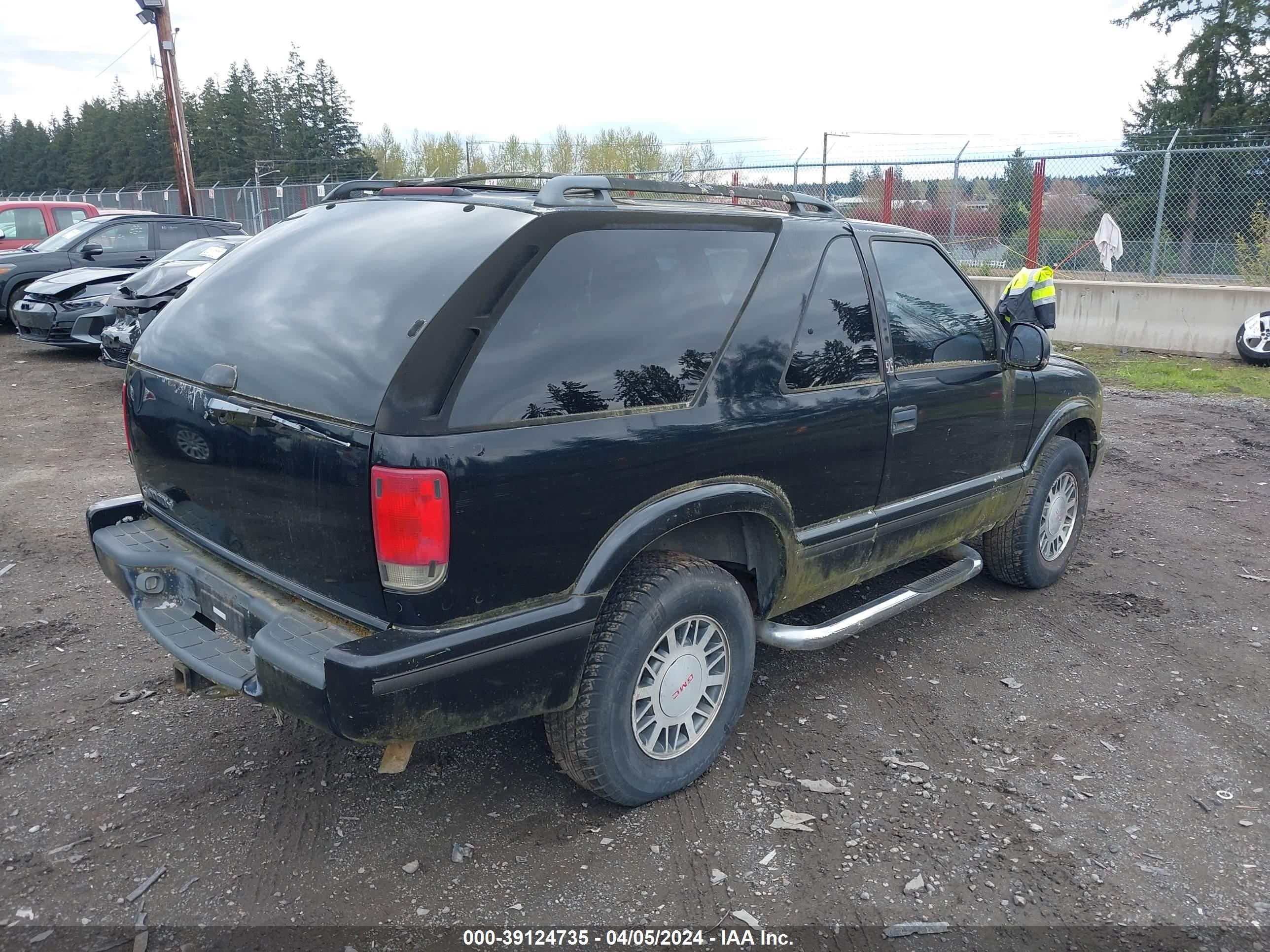 Photo 3 VIN: 1GKCT18WXWK515446 - GMC JIMMY 