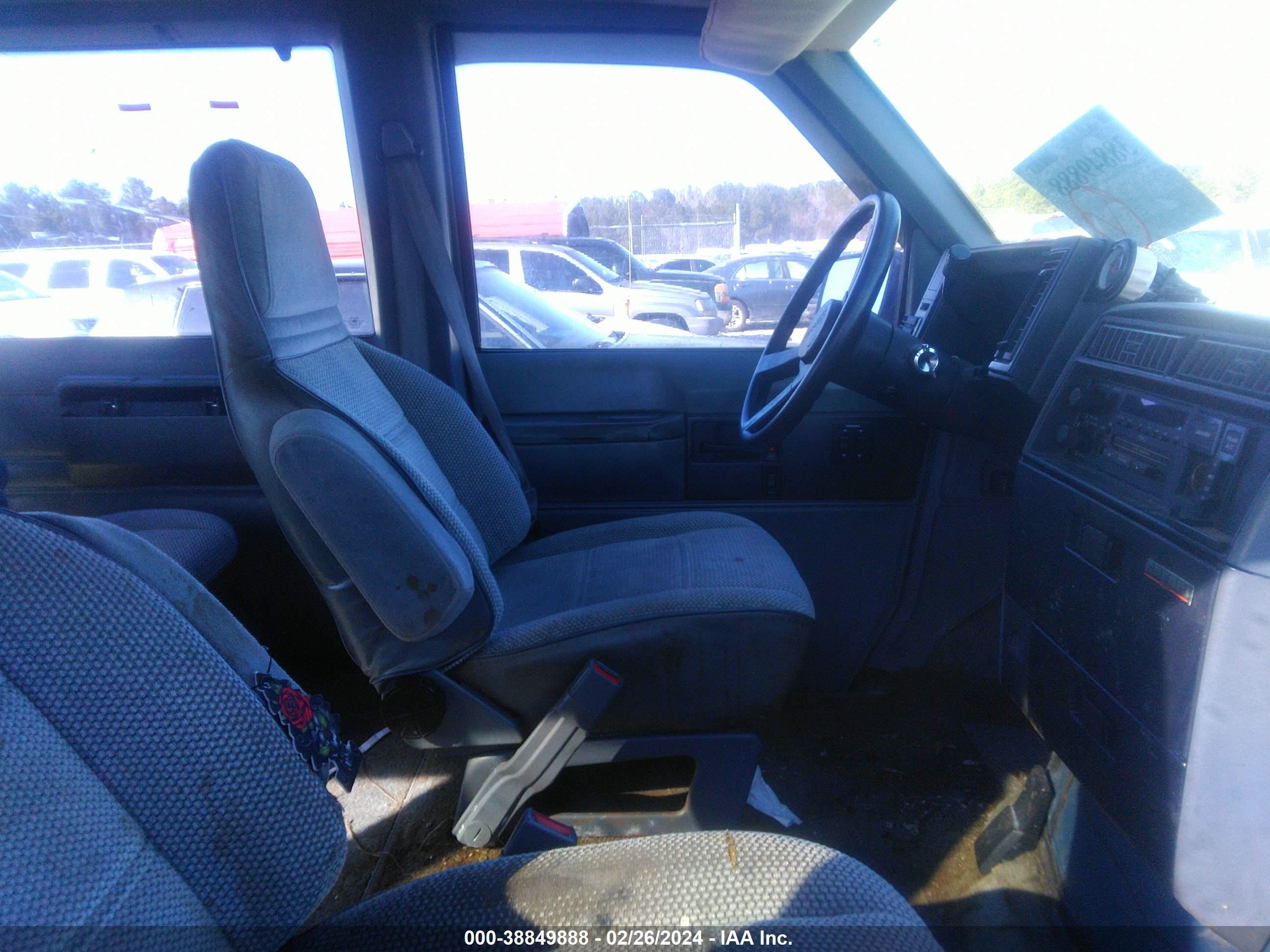 Photo 4 VIN: 1GKDM15Z9HB511391 - GMC SAFARI 