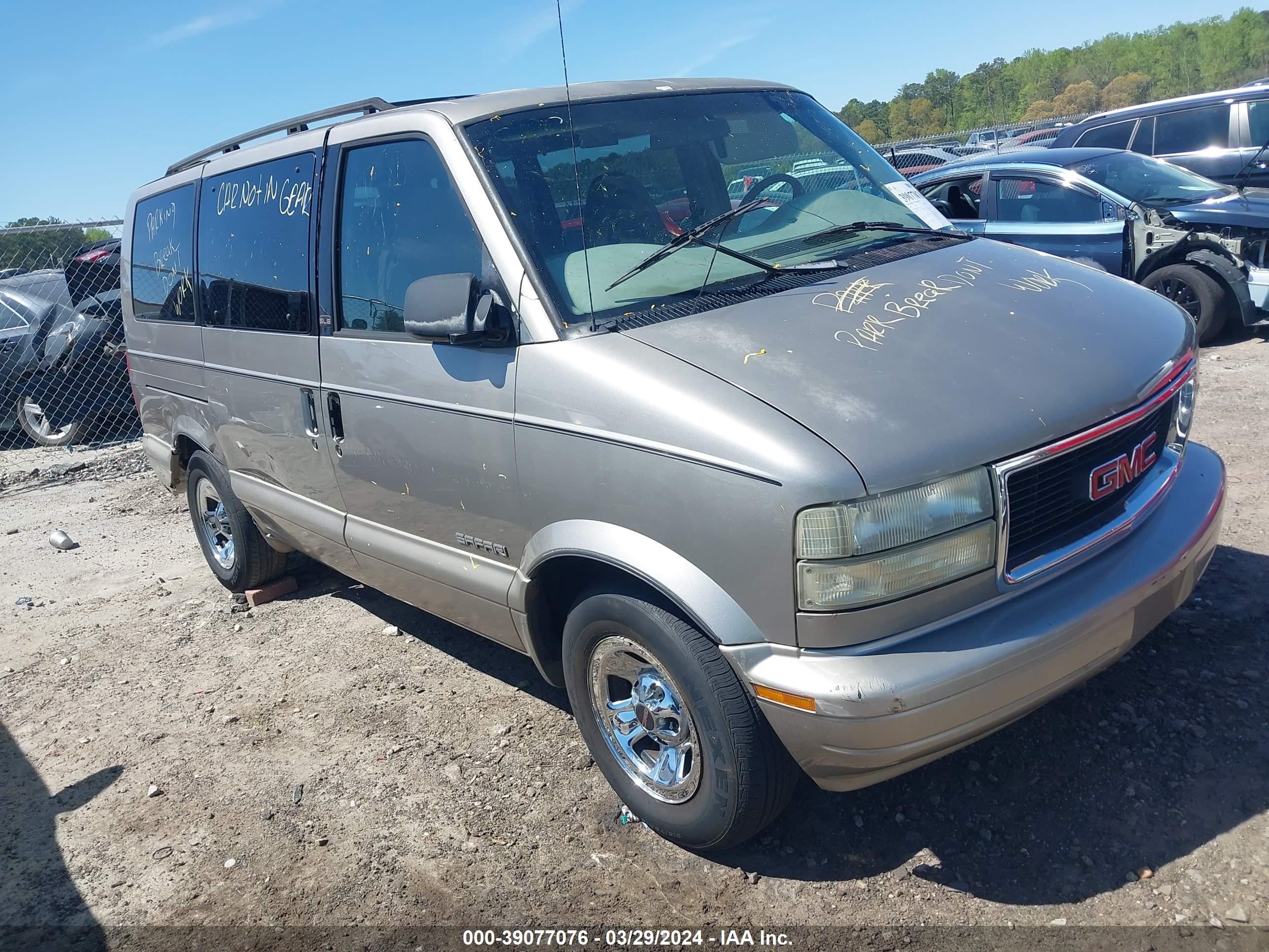 Photo 0 VIN: 1GKDM19W01B518915 - GMC SAFARI 