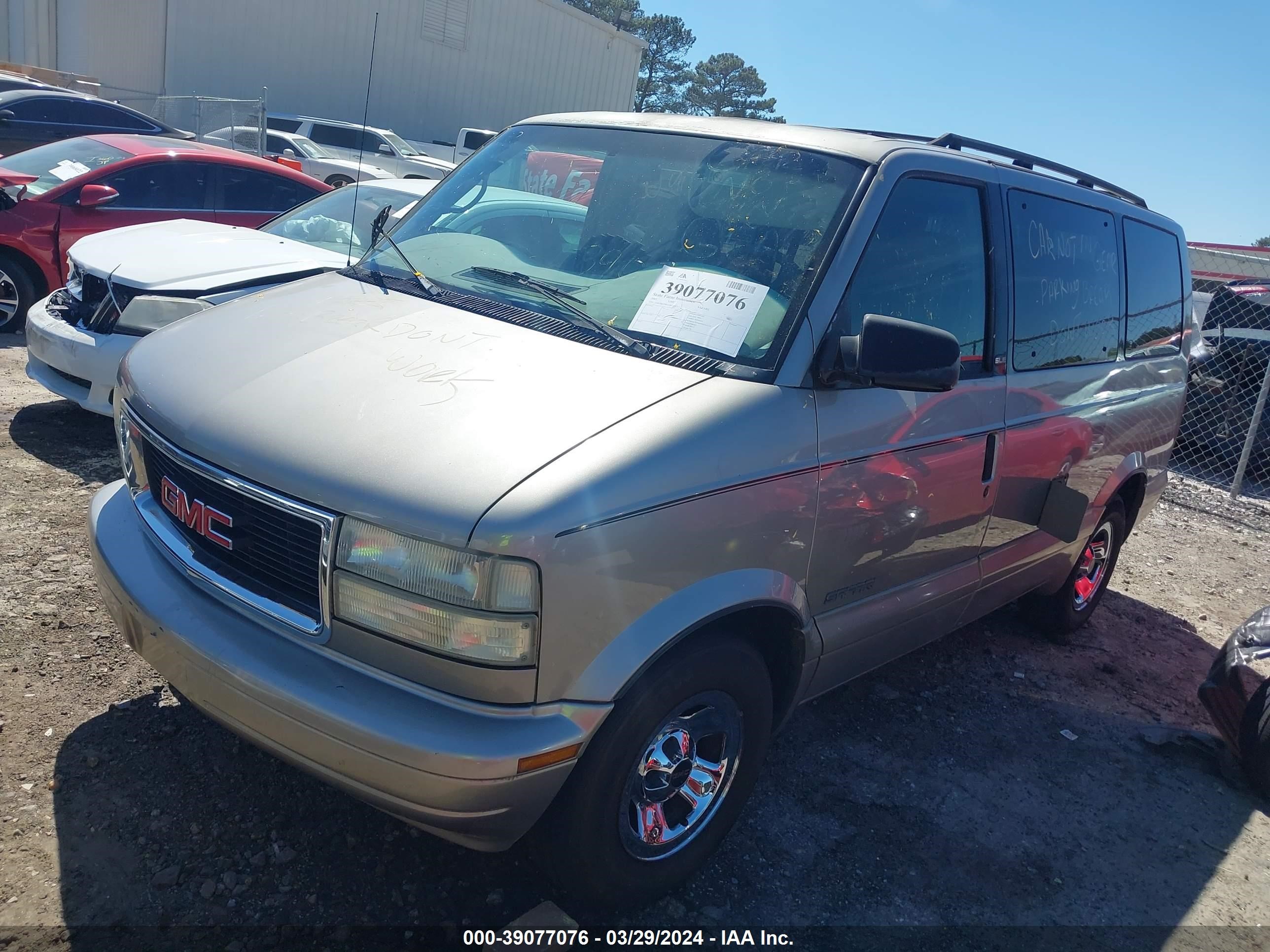 Photo 1 VIN: 1GKDM19W01B518915 - GMC SAFARI 