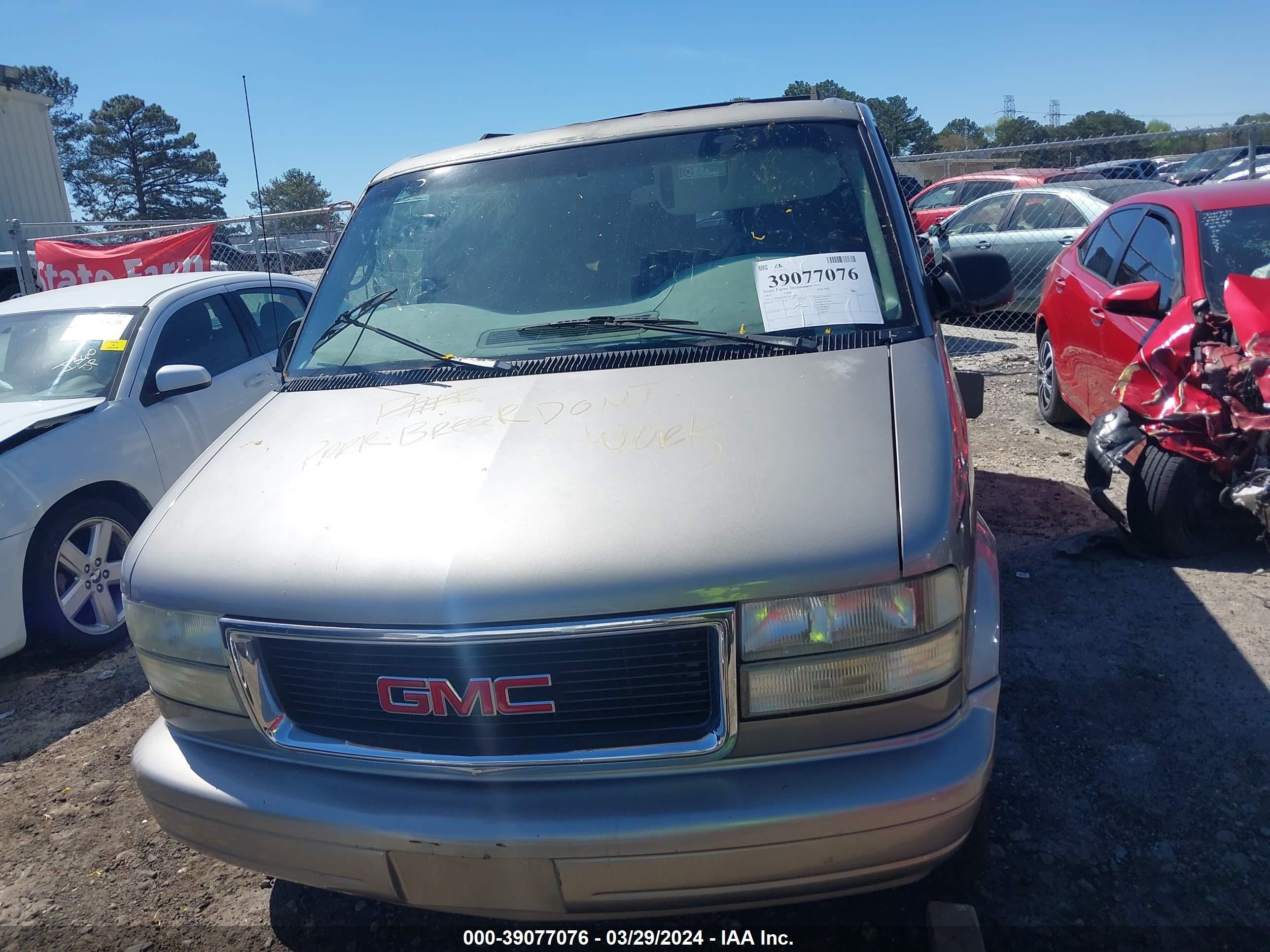 Photo 11 VIN: 1GKDM19W01B518915 - GMC SAFARI 