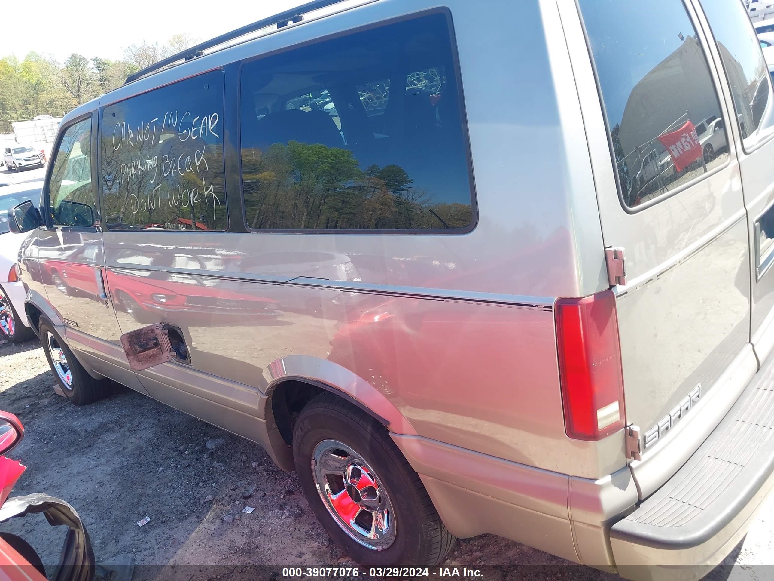 Photo 13 VIN: 1GKDM19W01B518915 - GMC SAFARI 