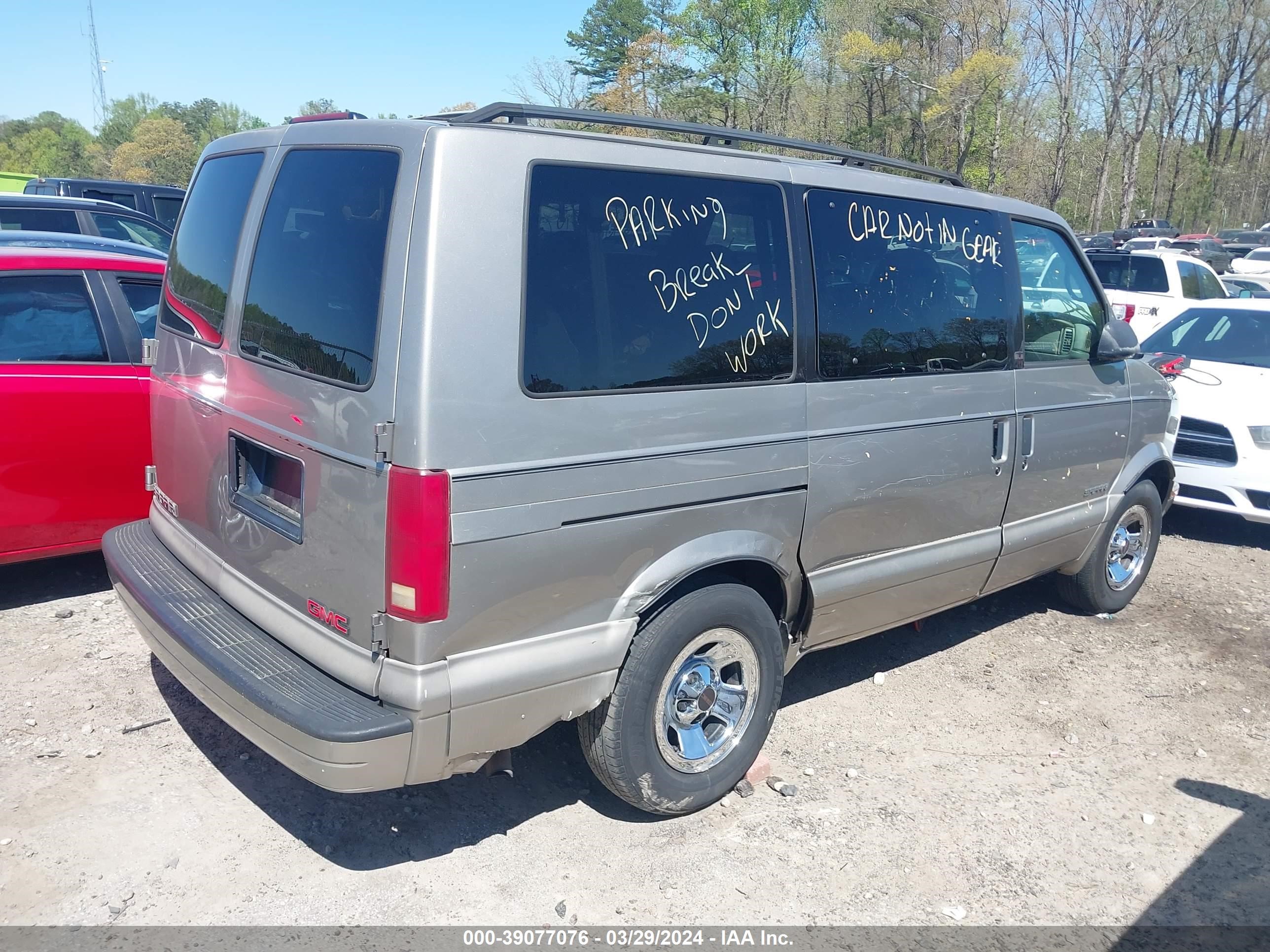 Photo 3 VIN: 1GKDM19W01B518915 - GMC SAFARI 