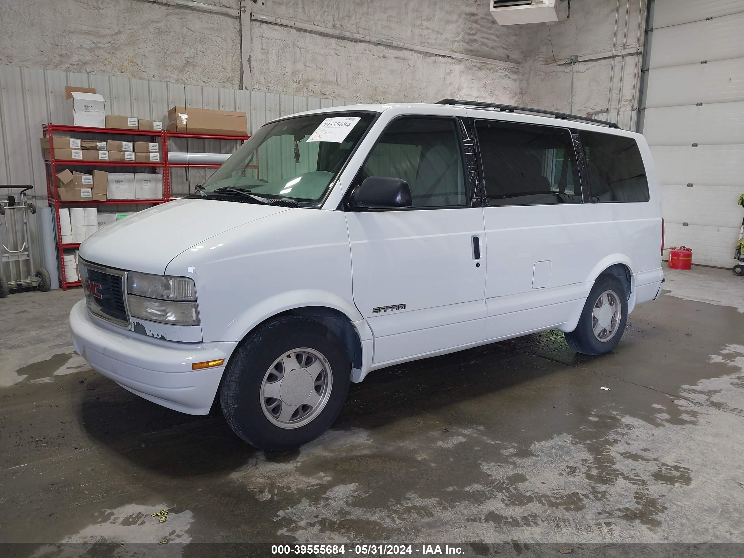 Photo 1 VIN: 1GKDM19W5YB506155 - GMC SAFARI 