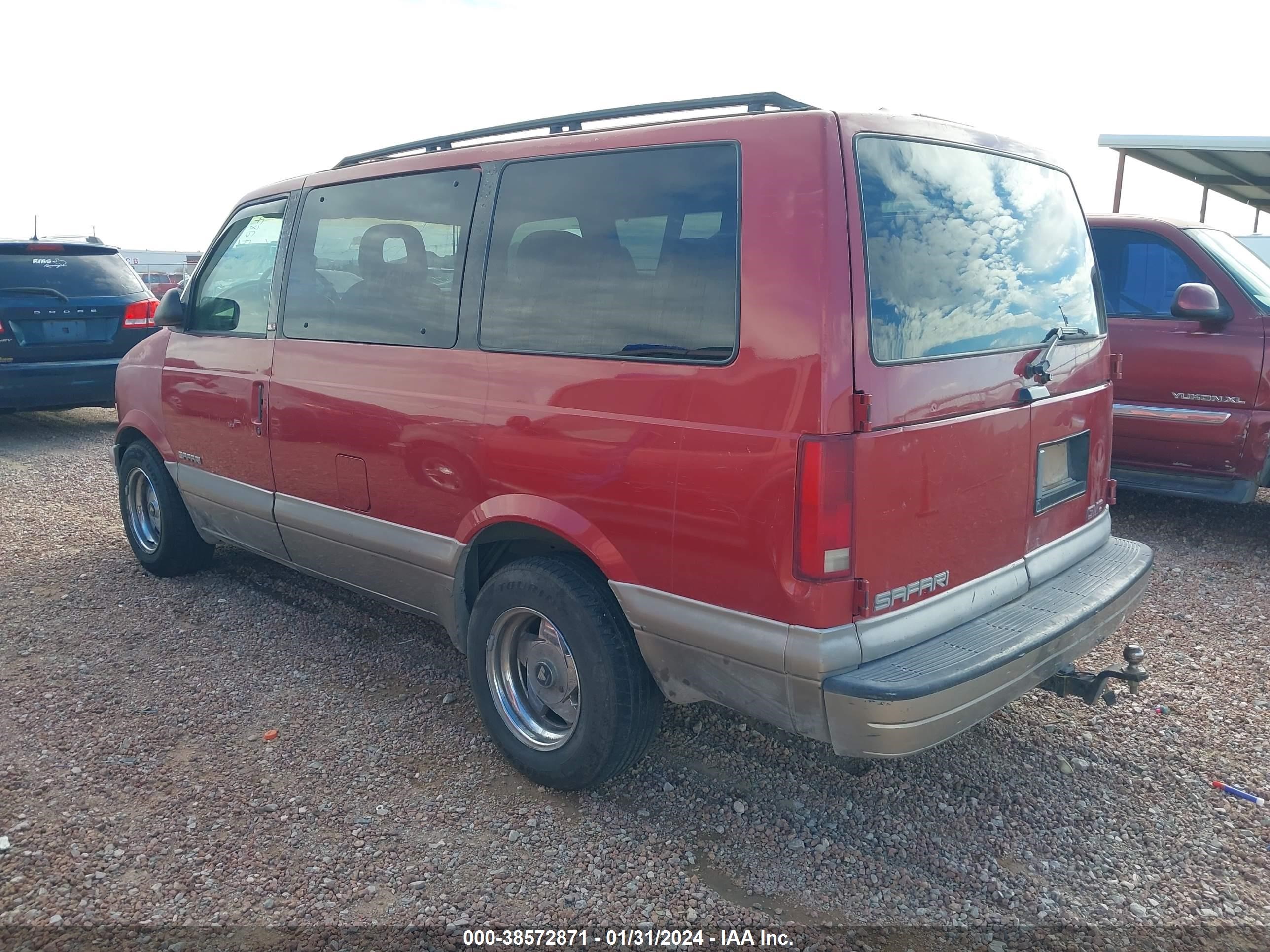 Photo 2 VIN: 1GKDM19W61B511158 - GMC SAFARI 