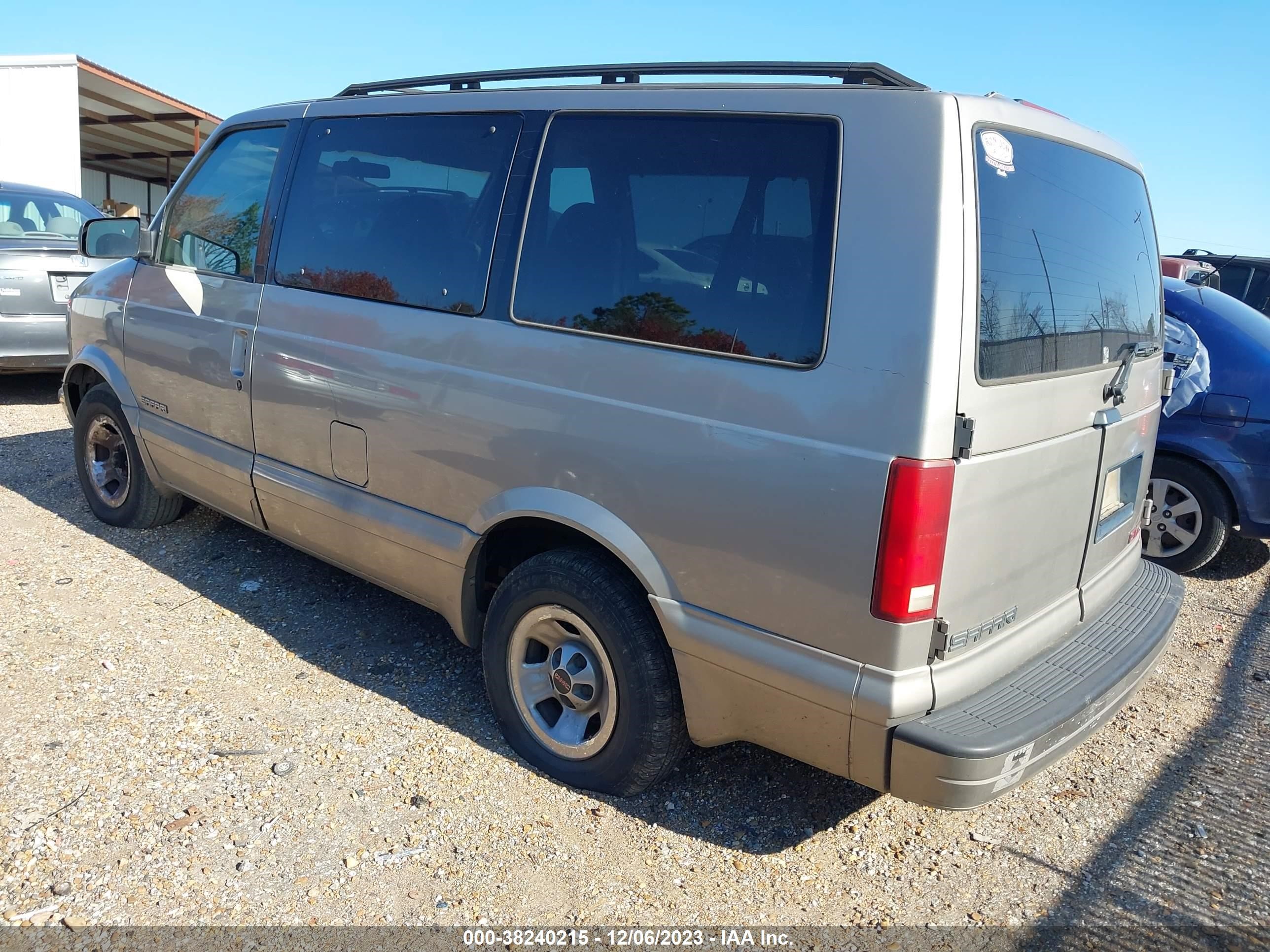 Photo 2 VIN: 1GKDM19W71B509919 - GMC SAFARI 