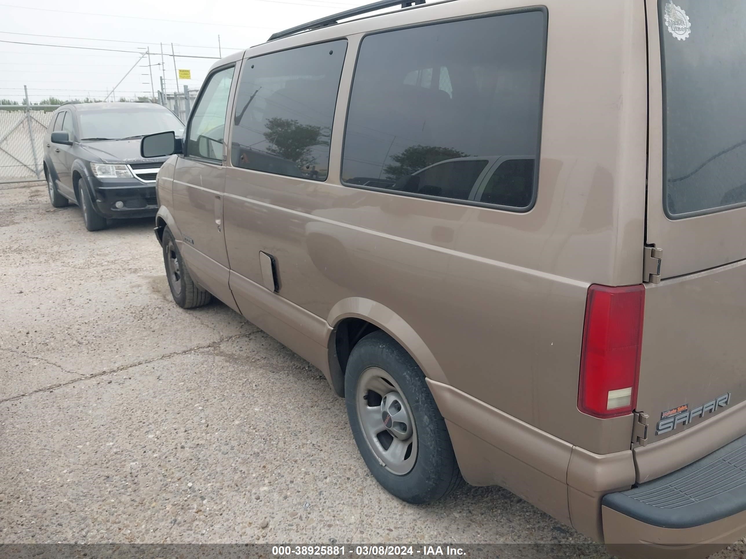 Photo 2 VIN: 1GKDM19X32B507434 - GMC SAFARI 