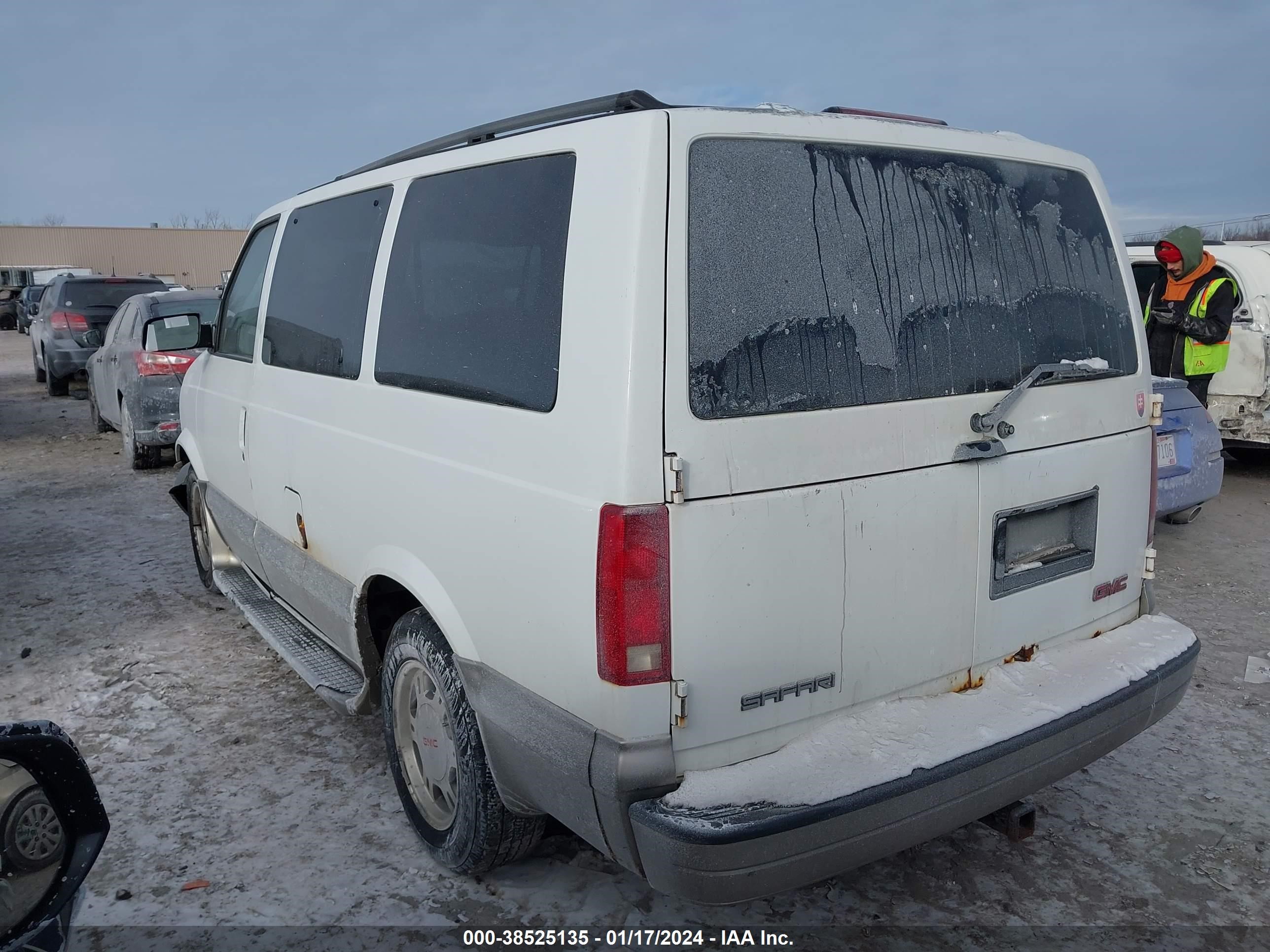 Photo 2 VIN: 1GKDM19X33B504373 - GMC SAFARI 