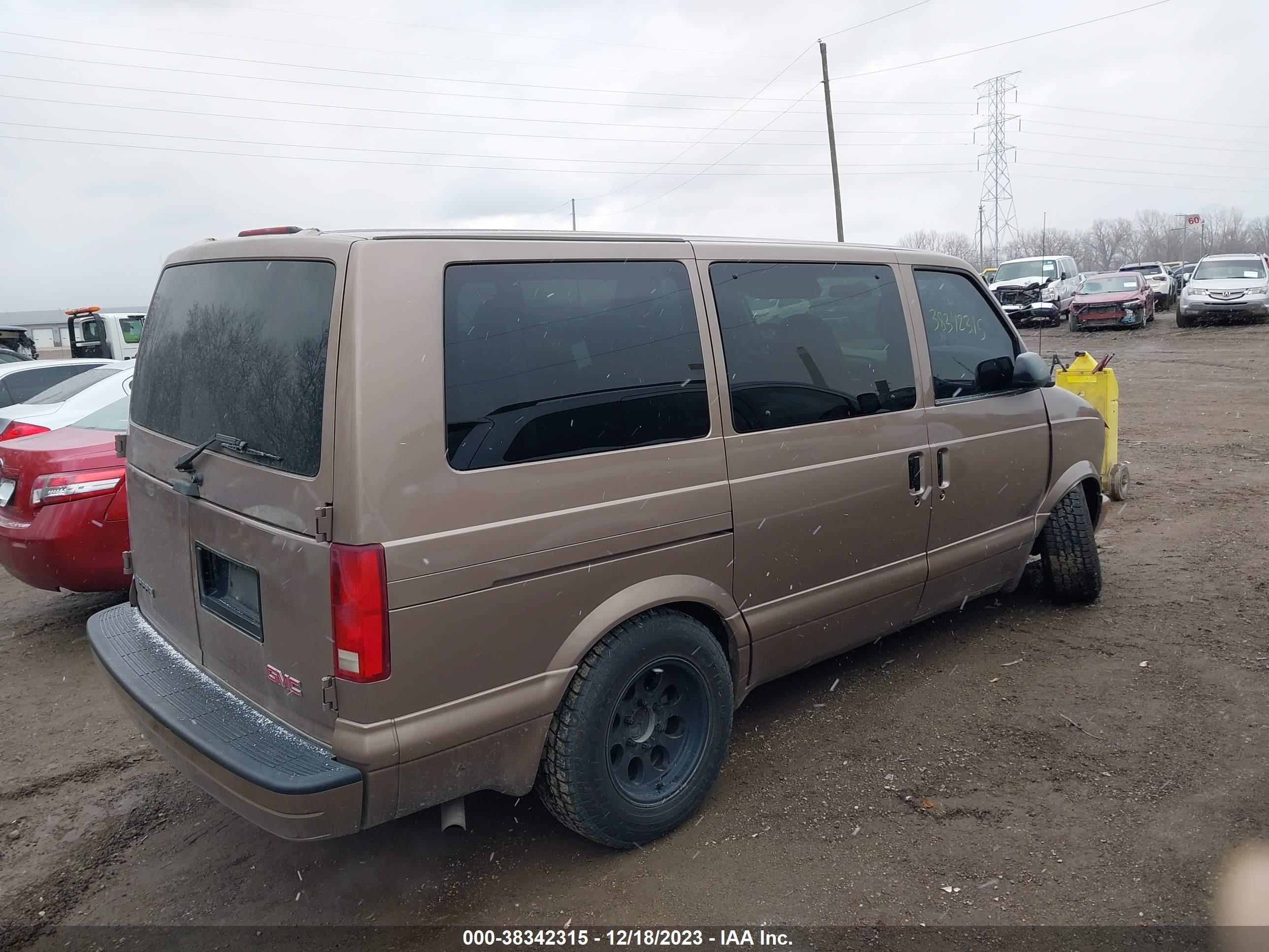 Photo 3 VIN: 1GKDM19X34B509462 - GMC SAFARI 