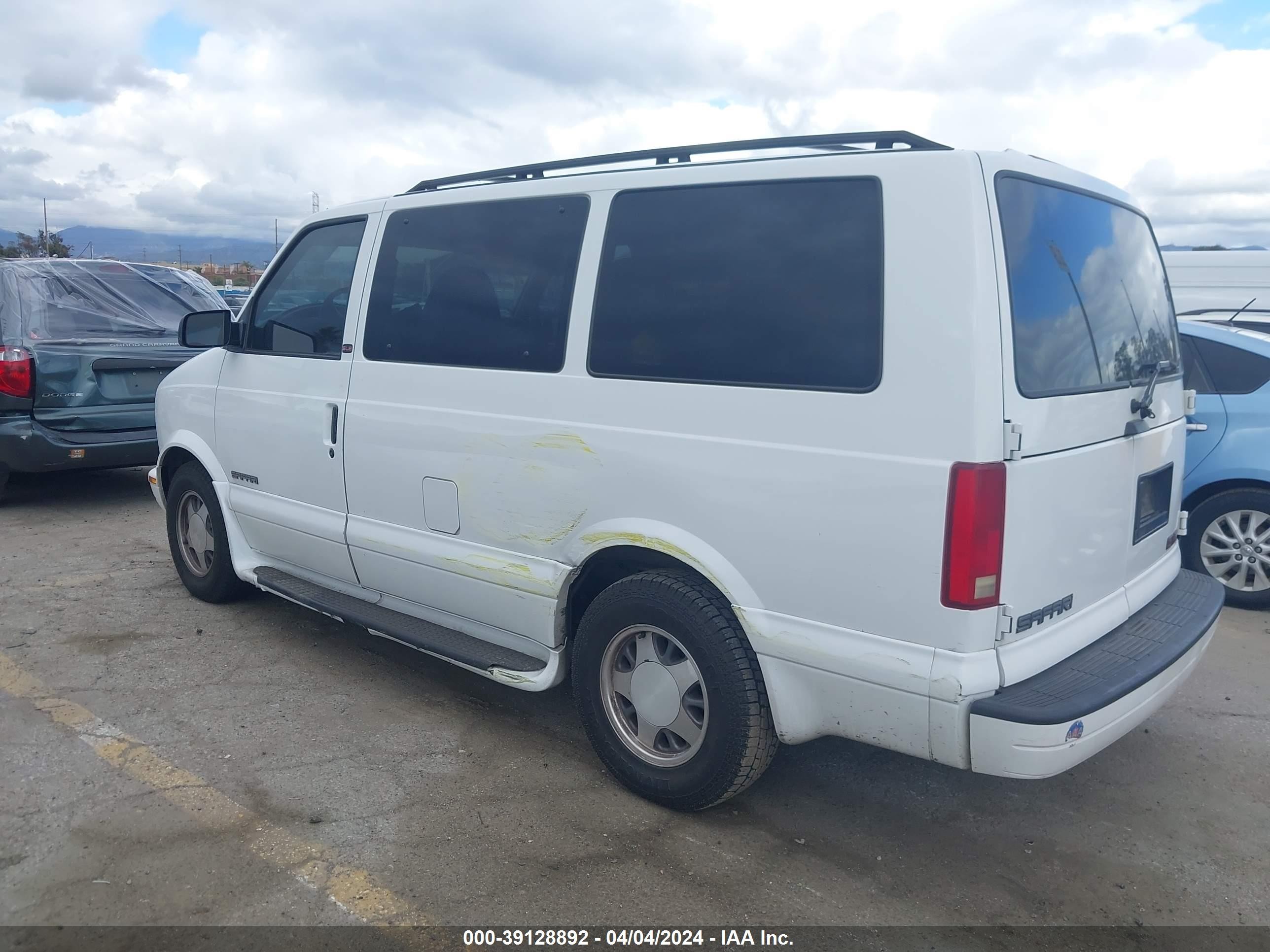 Photo 2 VIN: 1GKDM19X92B508152 - GMC SAFARI 