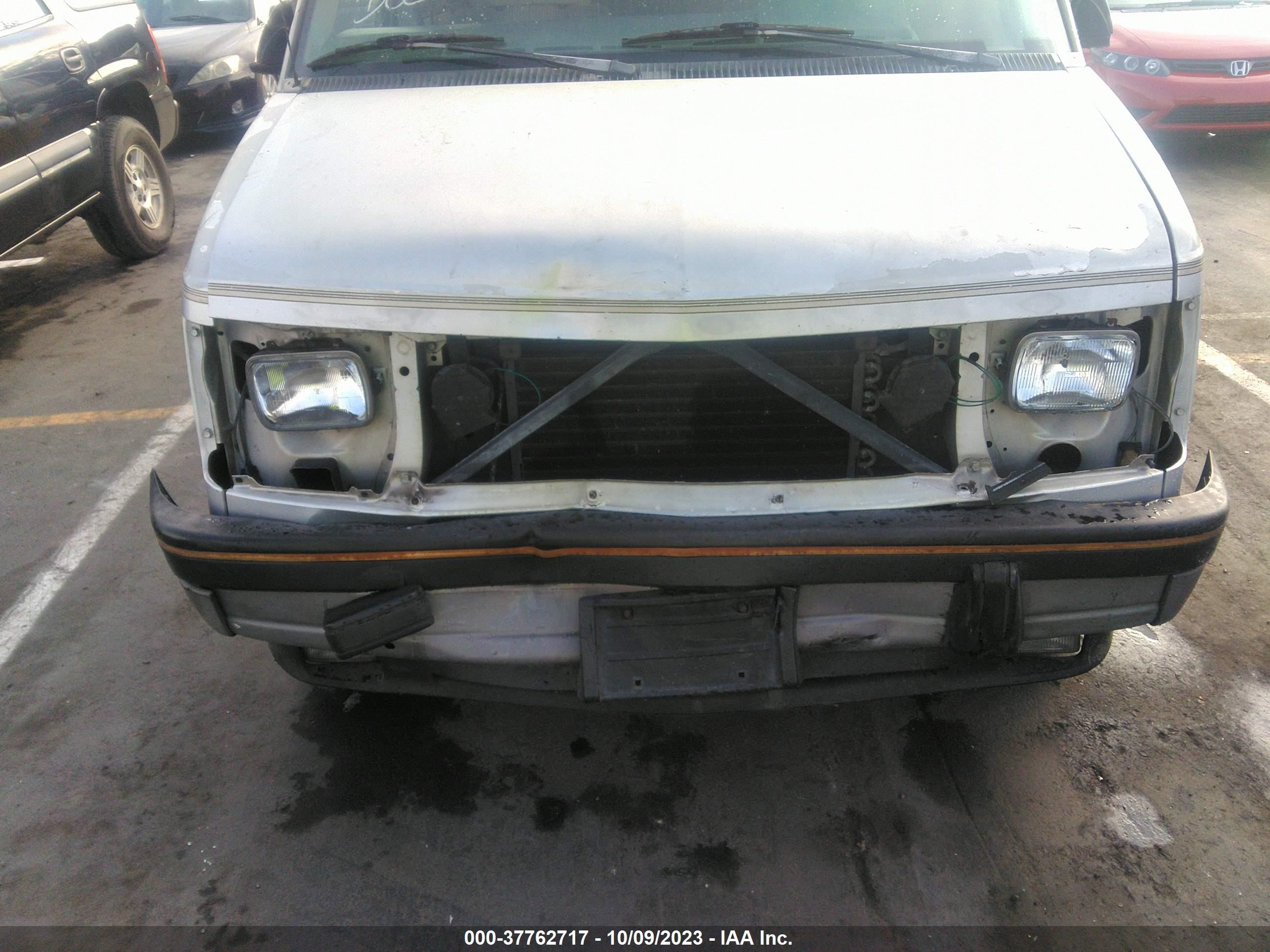 Photo 5 VIN: 1GKDM19Z5NB521874 - GMC SAFARI 