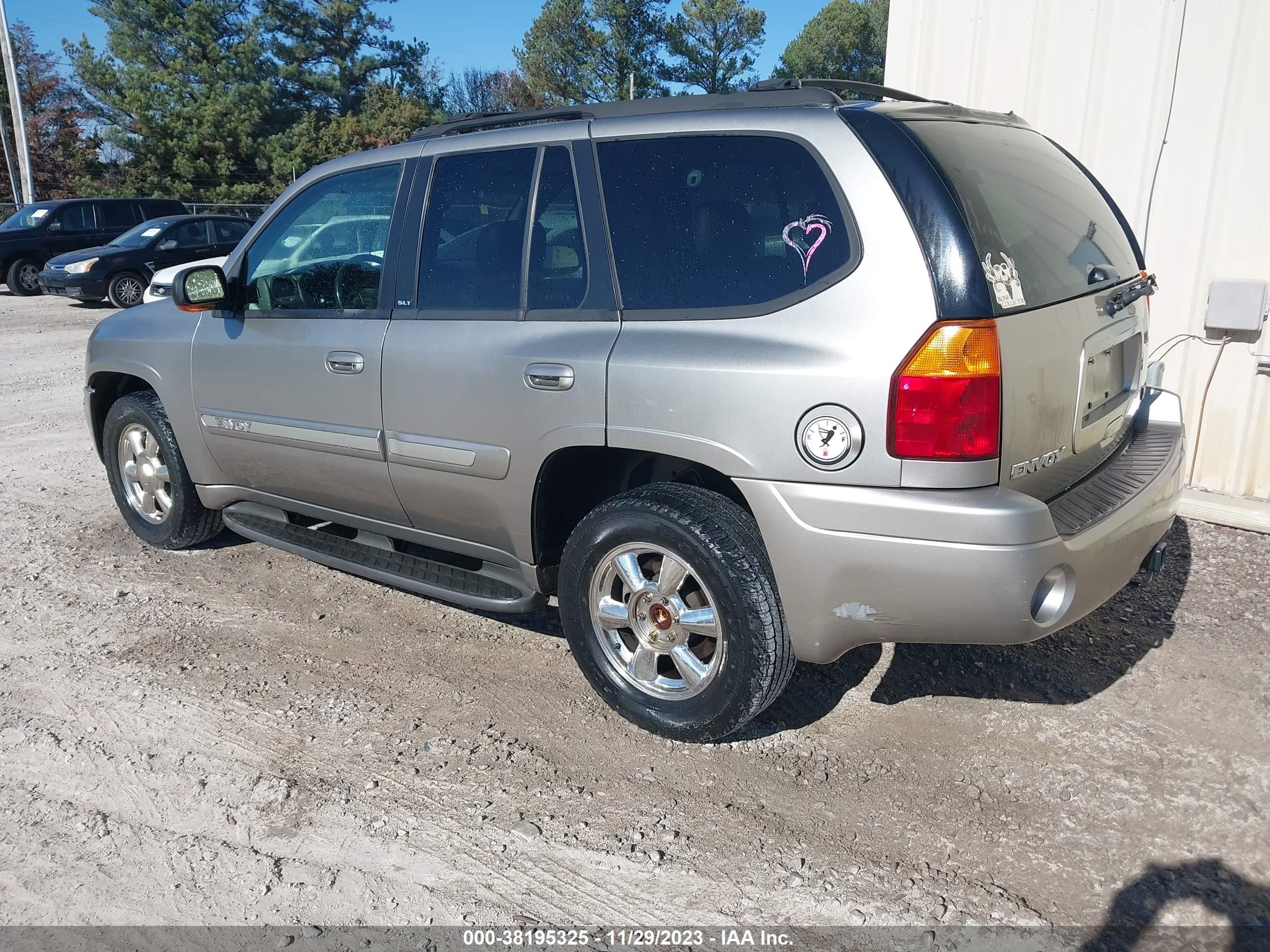 Photo 2 VIN: 1GKDS13S022306867 - GMC ENVOY 