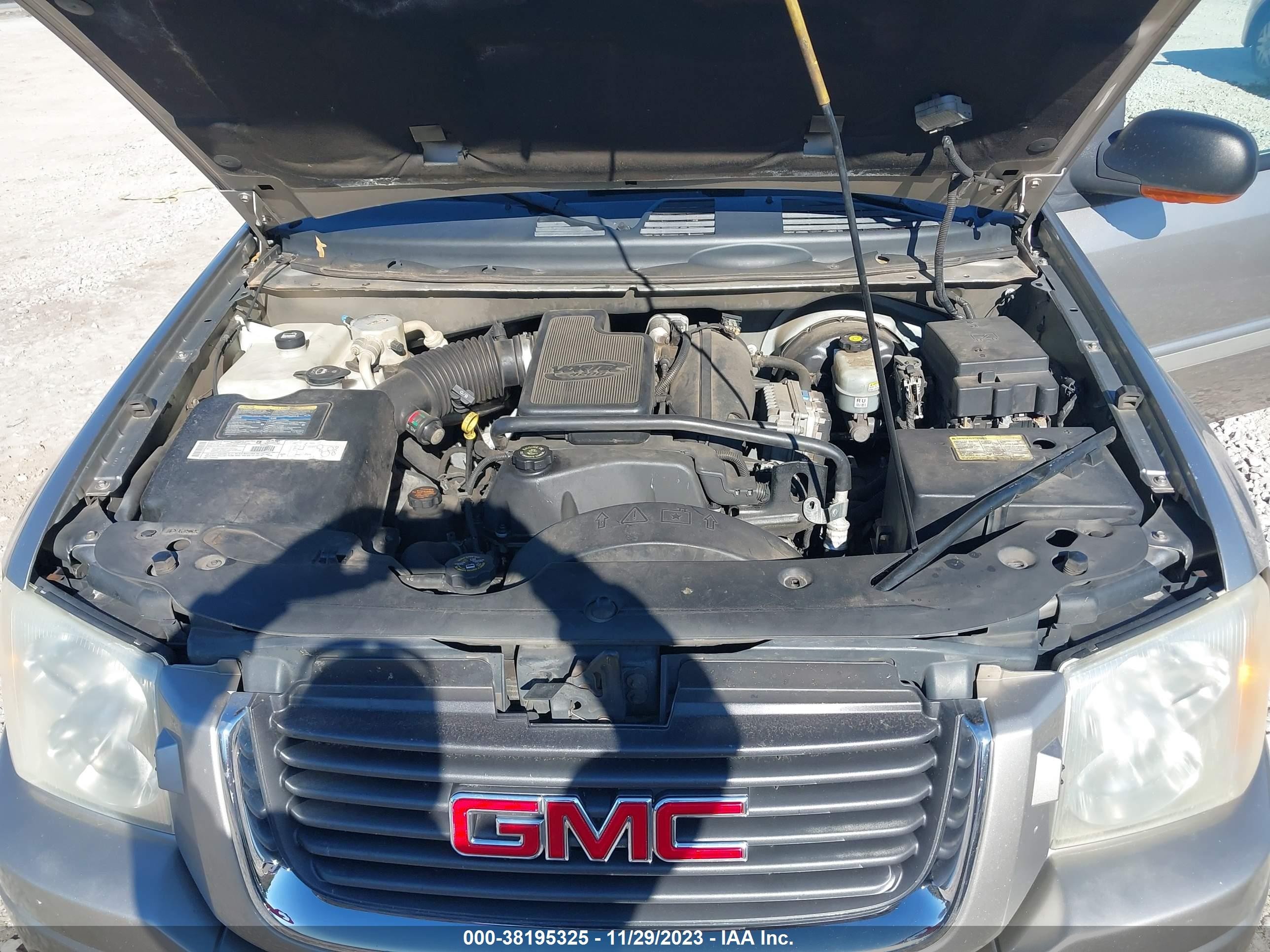 Photo 9 VIN: 1GKDS13S022306867 - GMC ENVOY 