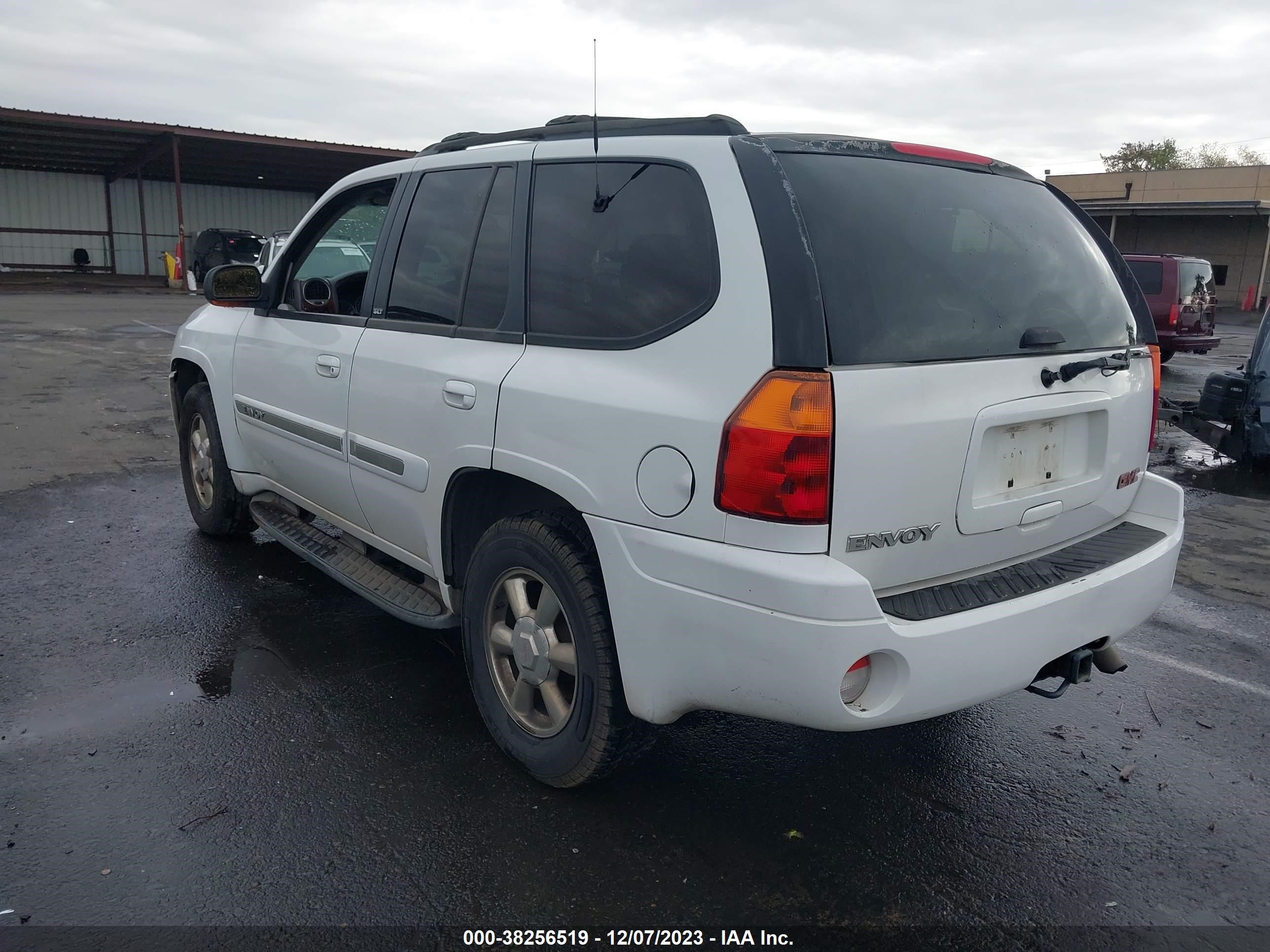 Photo 2 VIN: 1GKDS13S022453187 - GMC ENVOY 