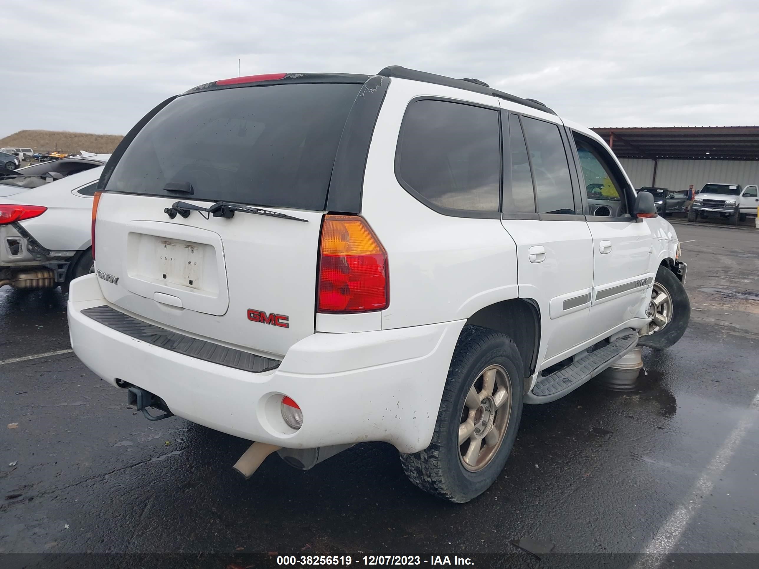 Photo 3 VIN: 1GKDS13S022453187 - GMC ENVOY 