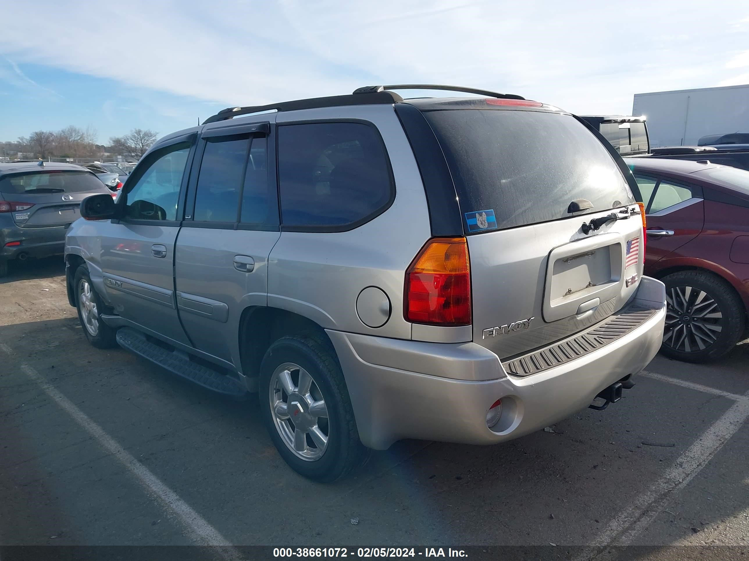 Photo 2 VIN: 1GKDS13S052244357 - GMC ENVOY 