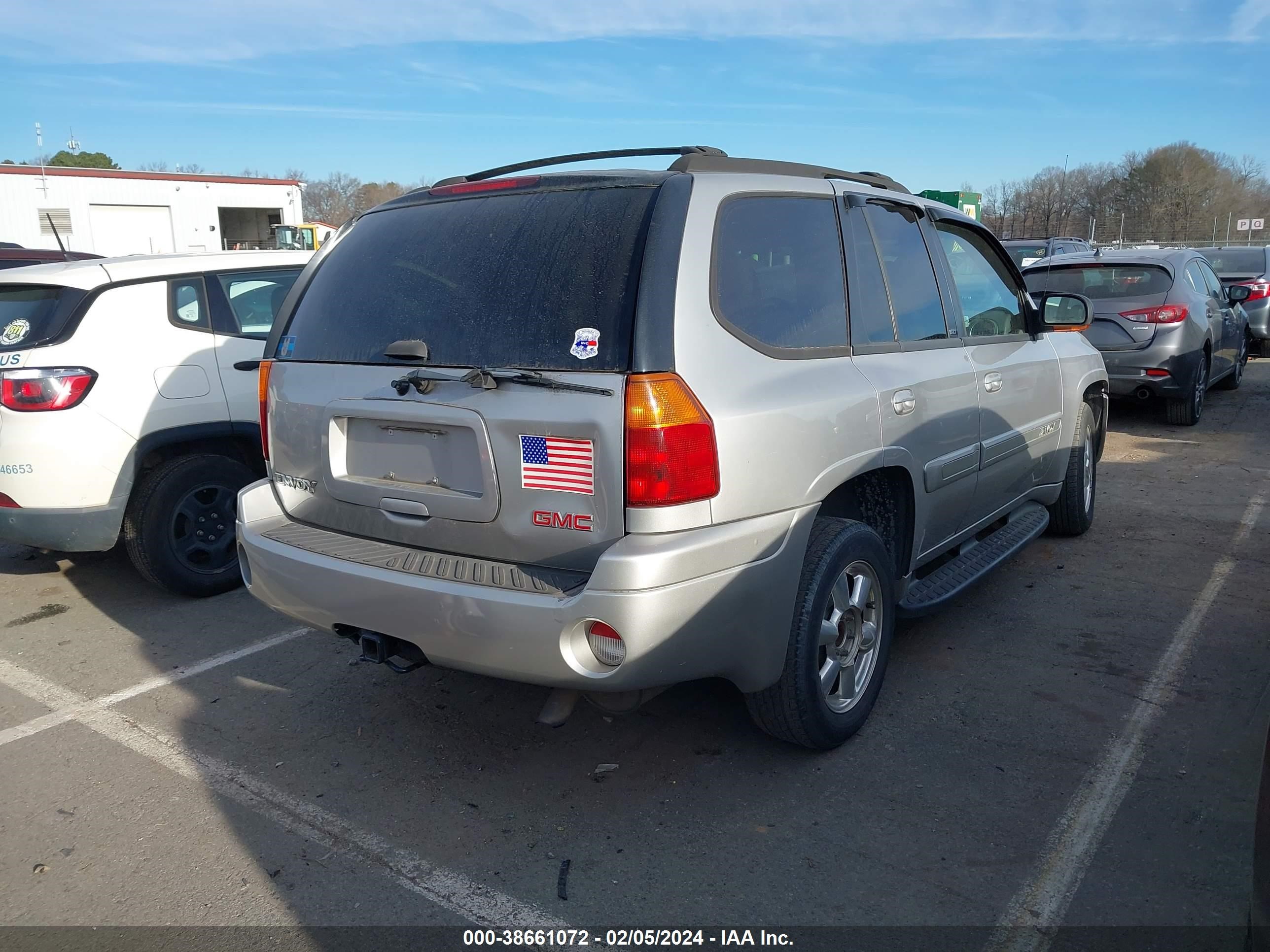 Photo 3 VIN: 1GKDS13S052244357 - GMC ENVOY 