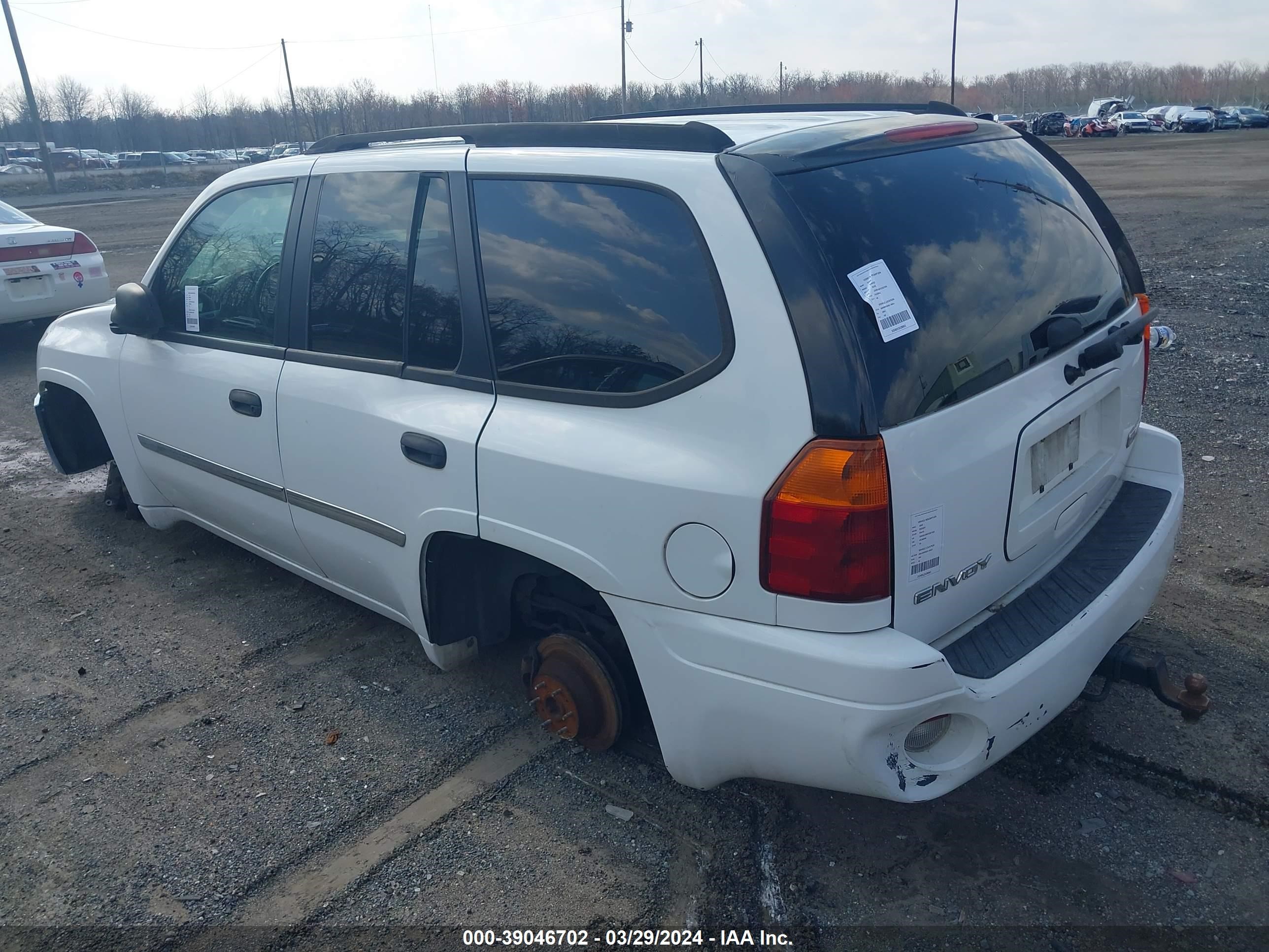 Photo 2 VIN: 1GKDS13S072227335 - GMC ENVOY 