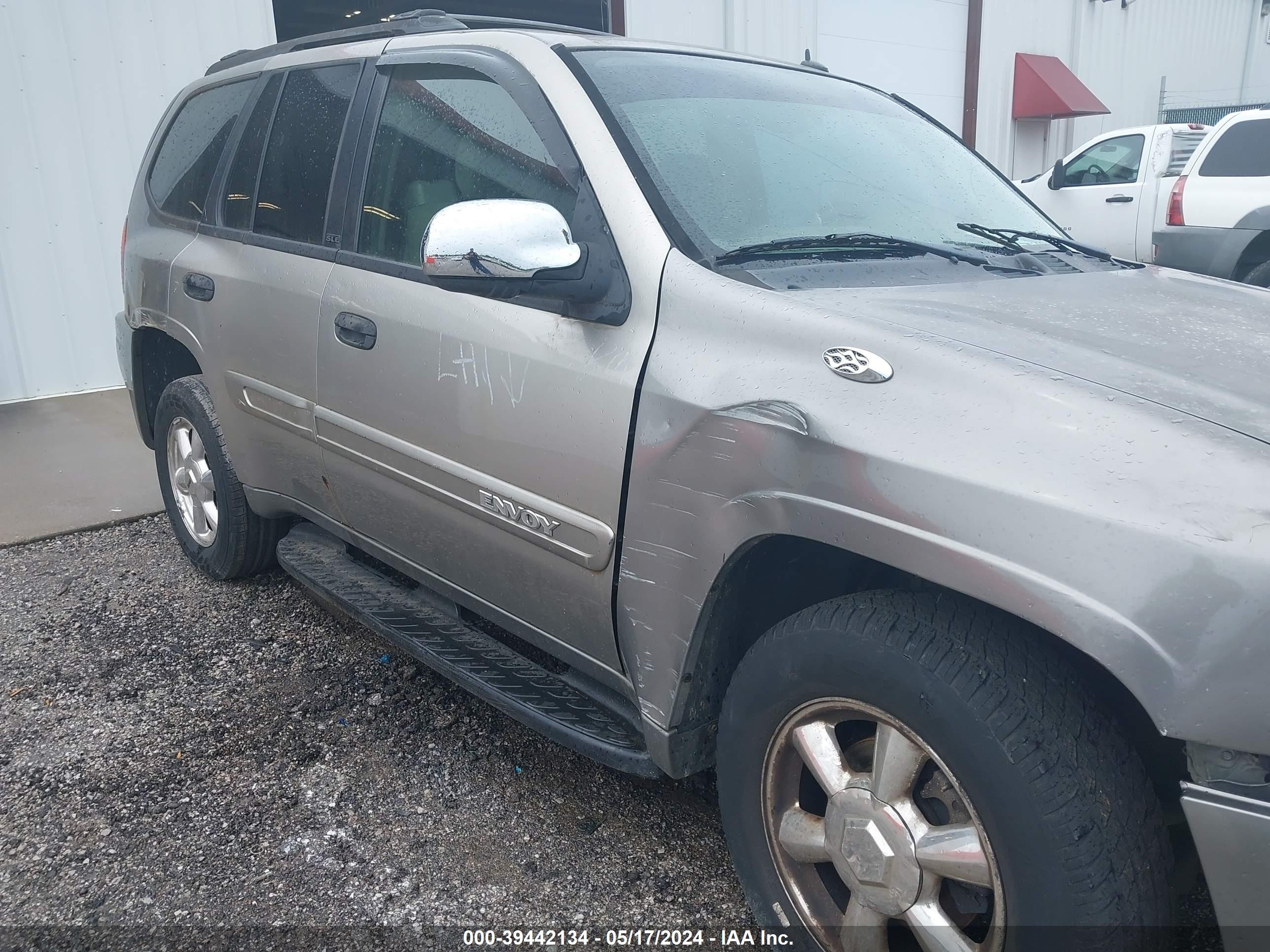 Photo 5 VIN: 1GKDS13S352235653 - GMC ENVOY 