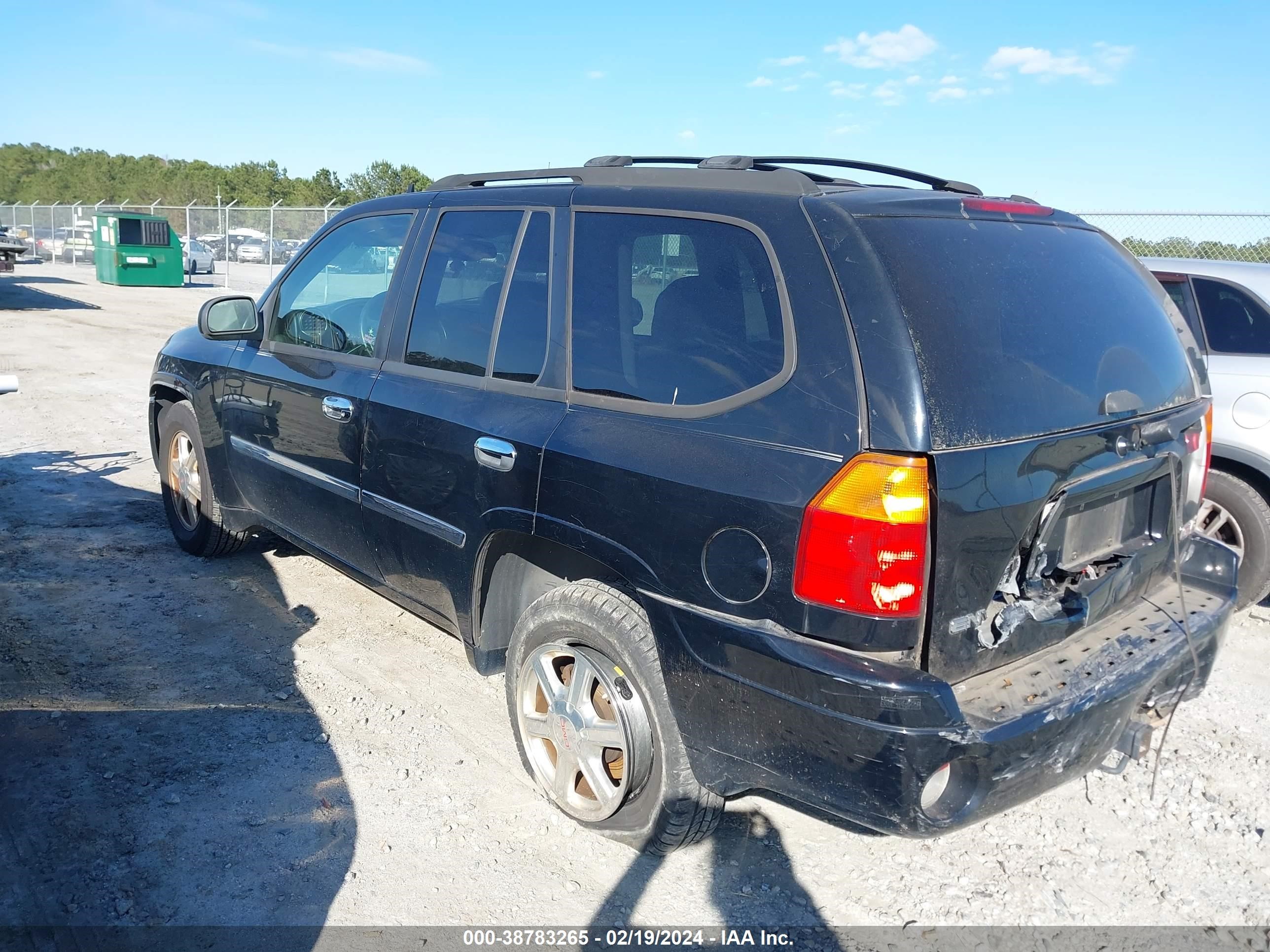 Photo 2 VIN: 1GKDS13S582151810 - GMC ENVOY 