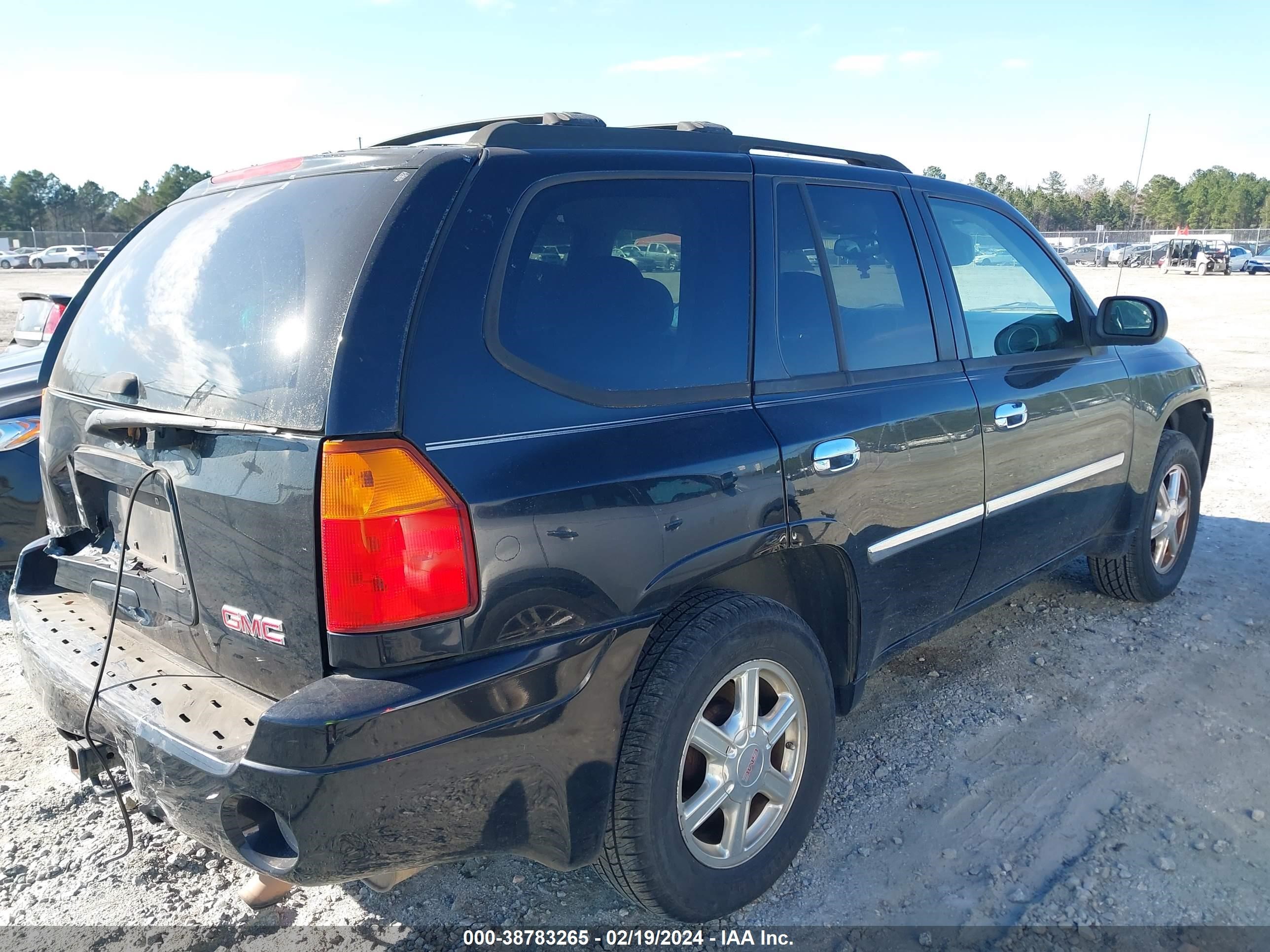 Photo 3 VIN: 1GKDS13S582151810 - GMC ENVOY 