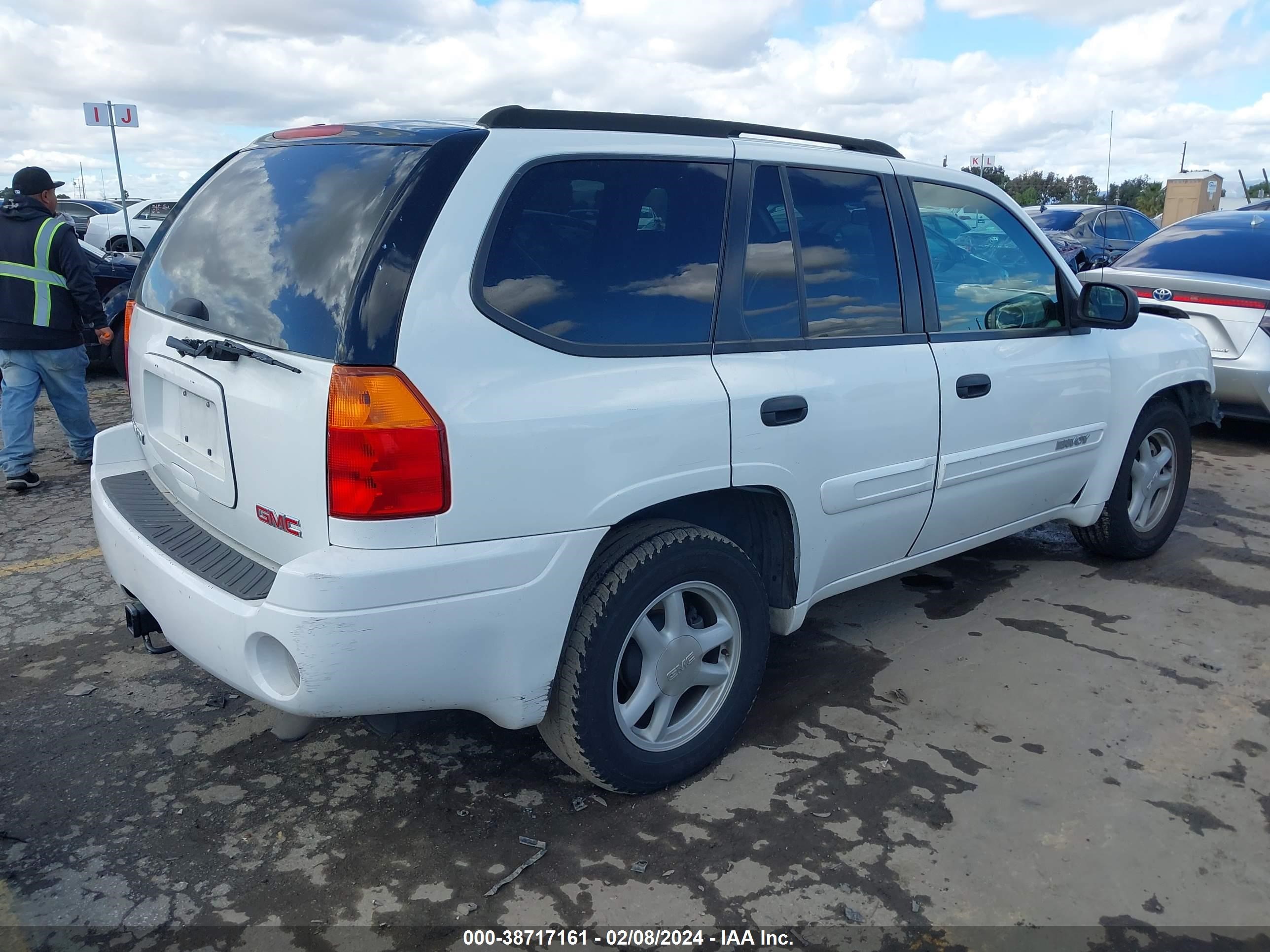 Photo 3 VIN: 1GKDS13S742174564 - GMC ENVOY 