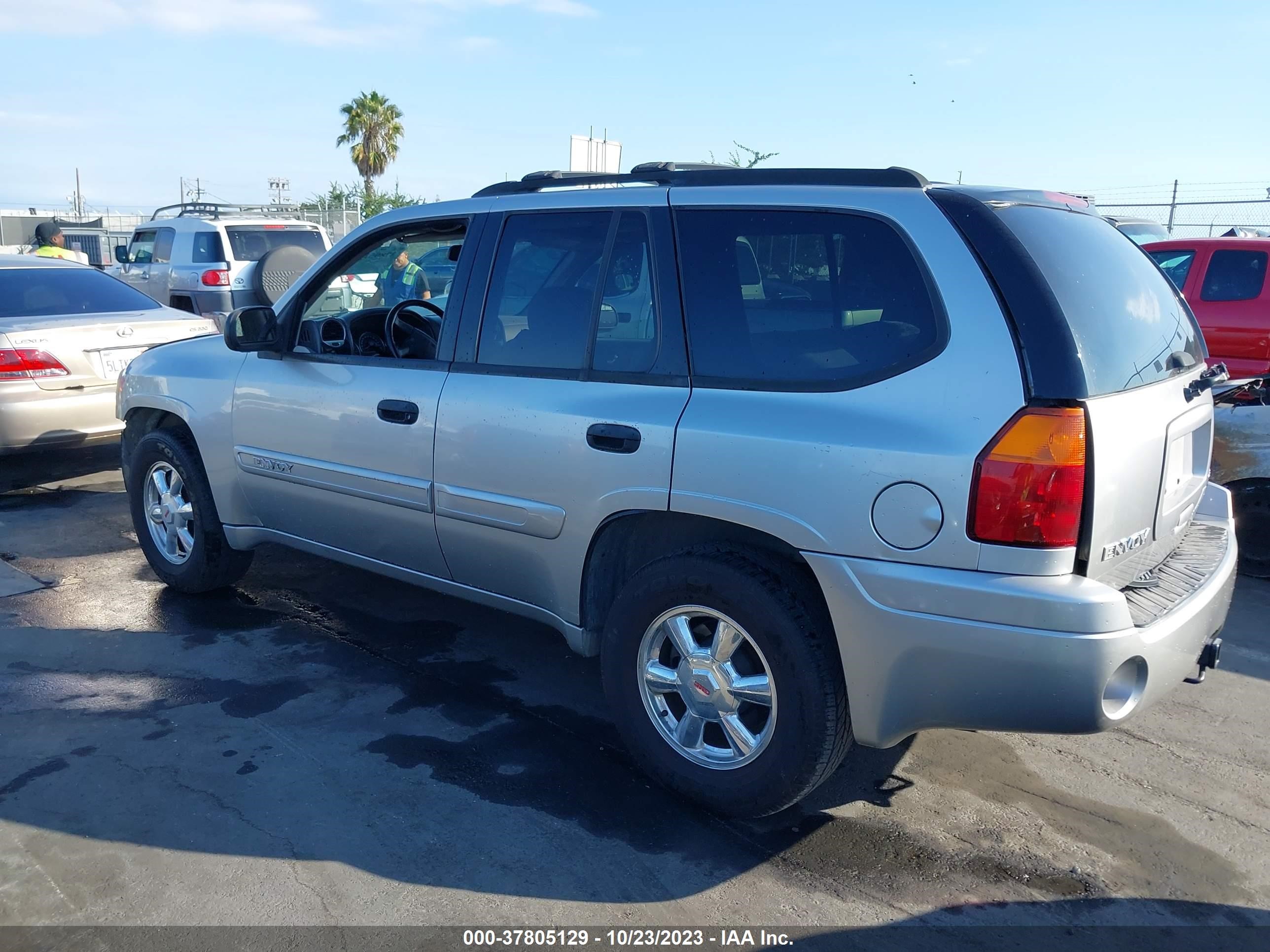 Photo 2 VIN: 1GKDS13S742360203 - GMC ENVOY 