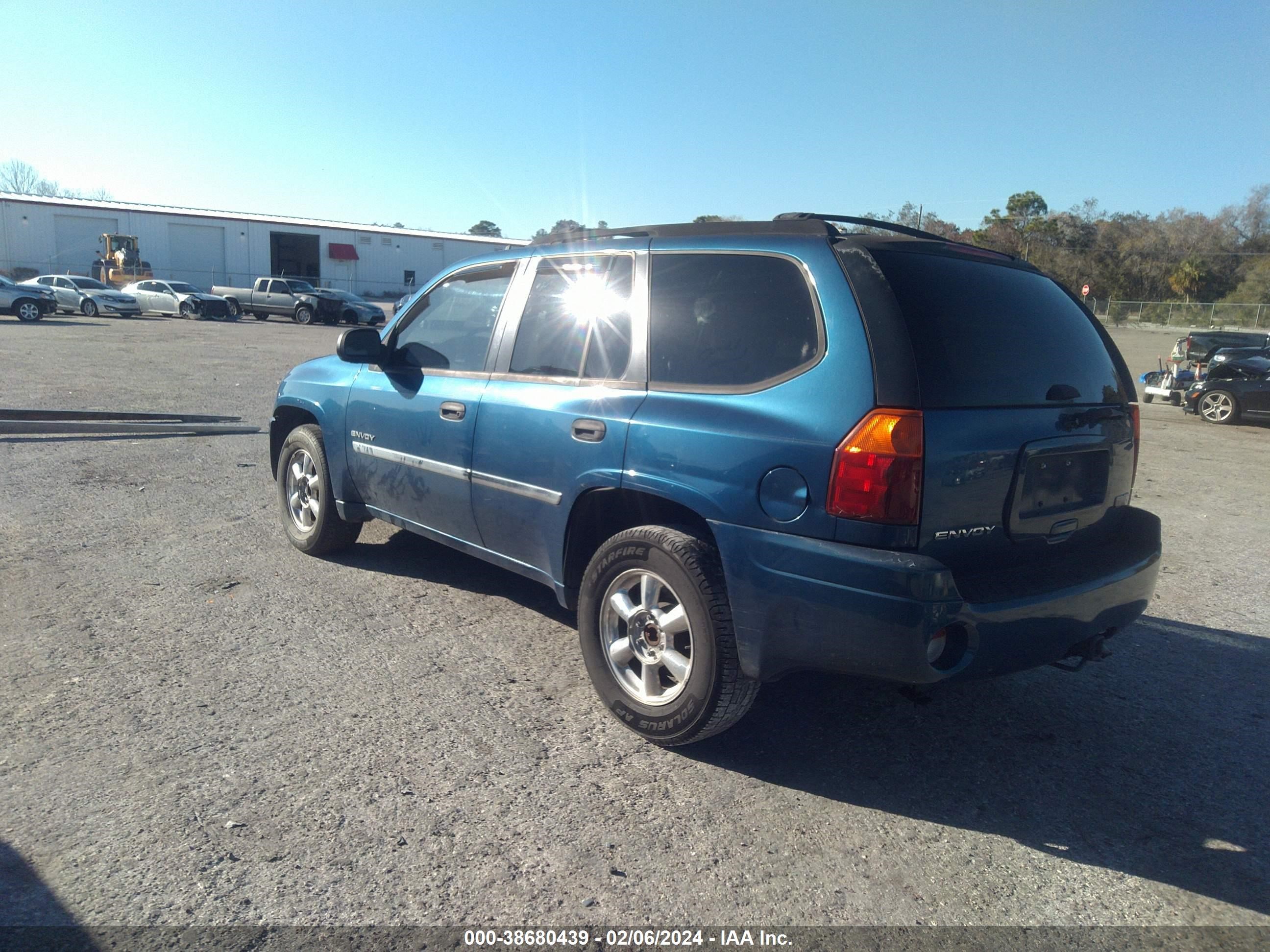 Photo 2 VIN: 1GKDS13S762212832 - GMC ENVOY 