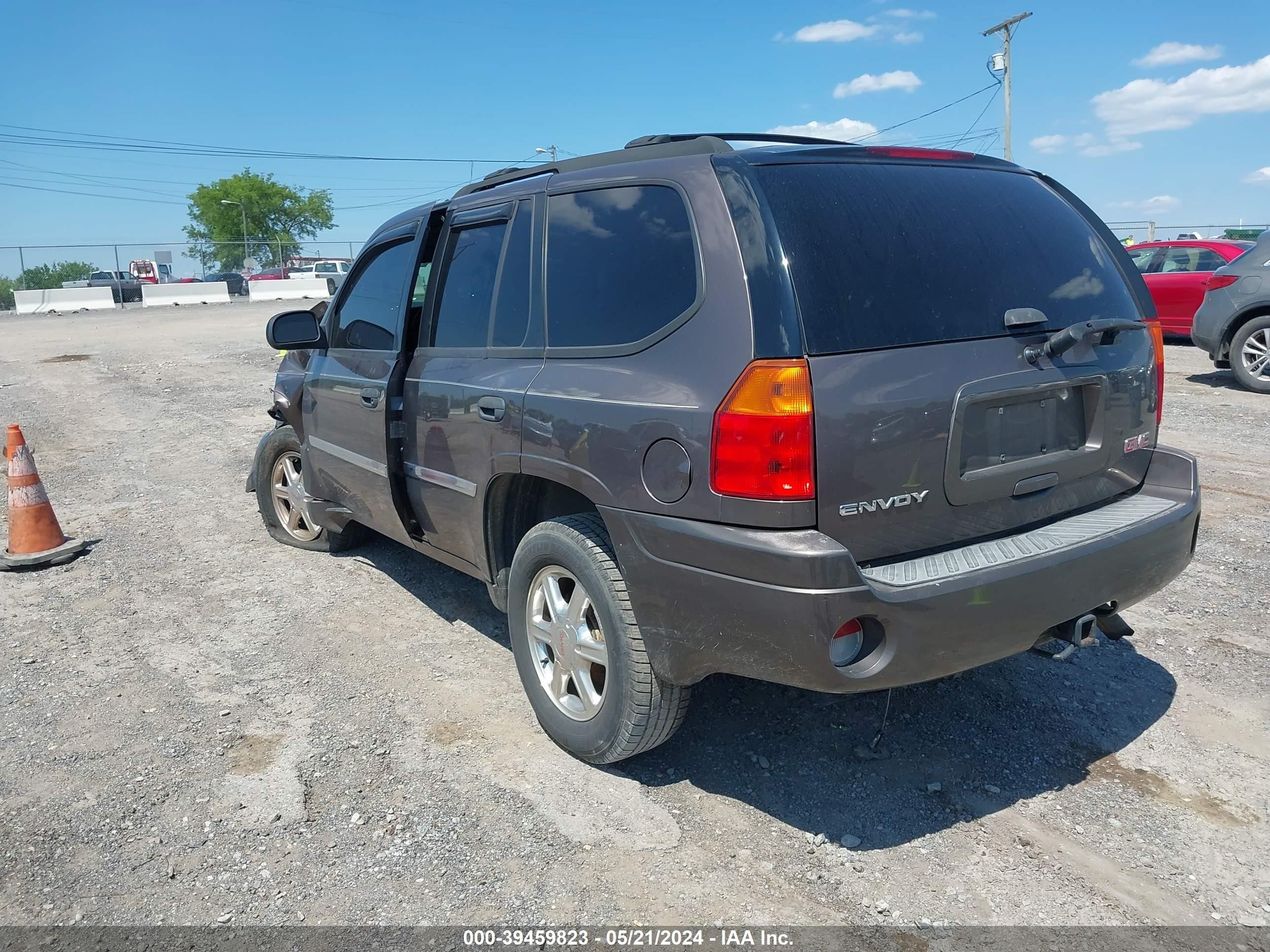 Photo 2 VIN: 1GKDS13S882183120 - GMC ENVOY 