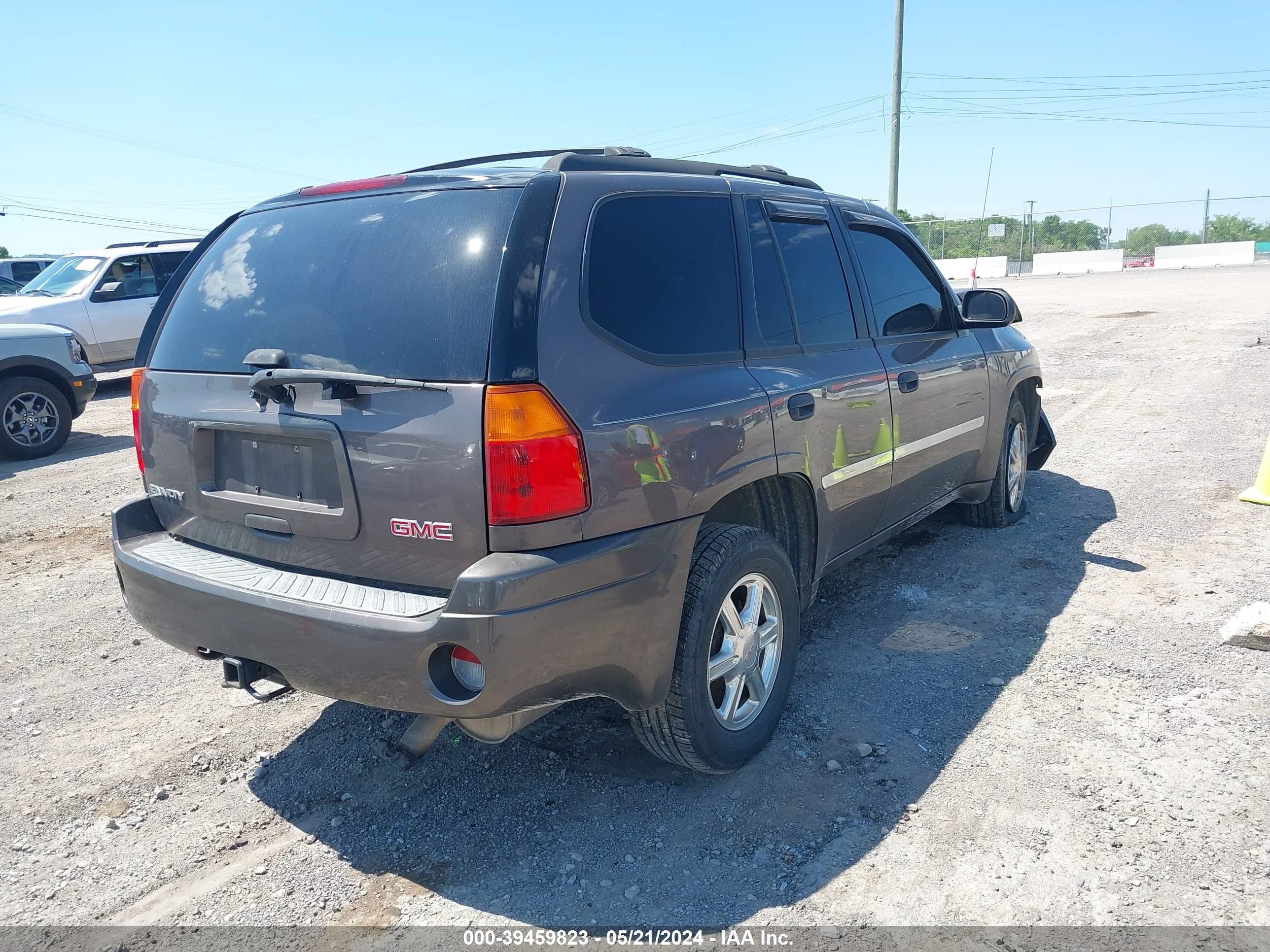 Photo 3 VIN: 1GKDS13S882183120 - GMC ENVOY 