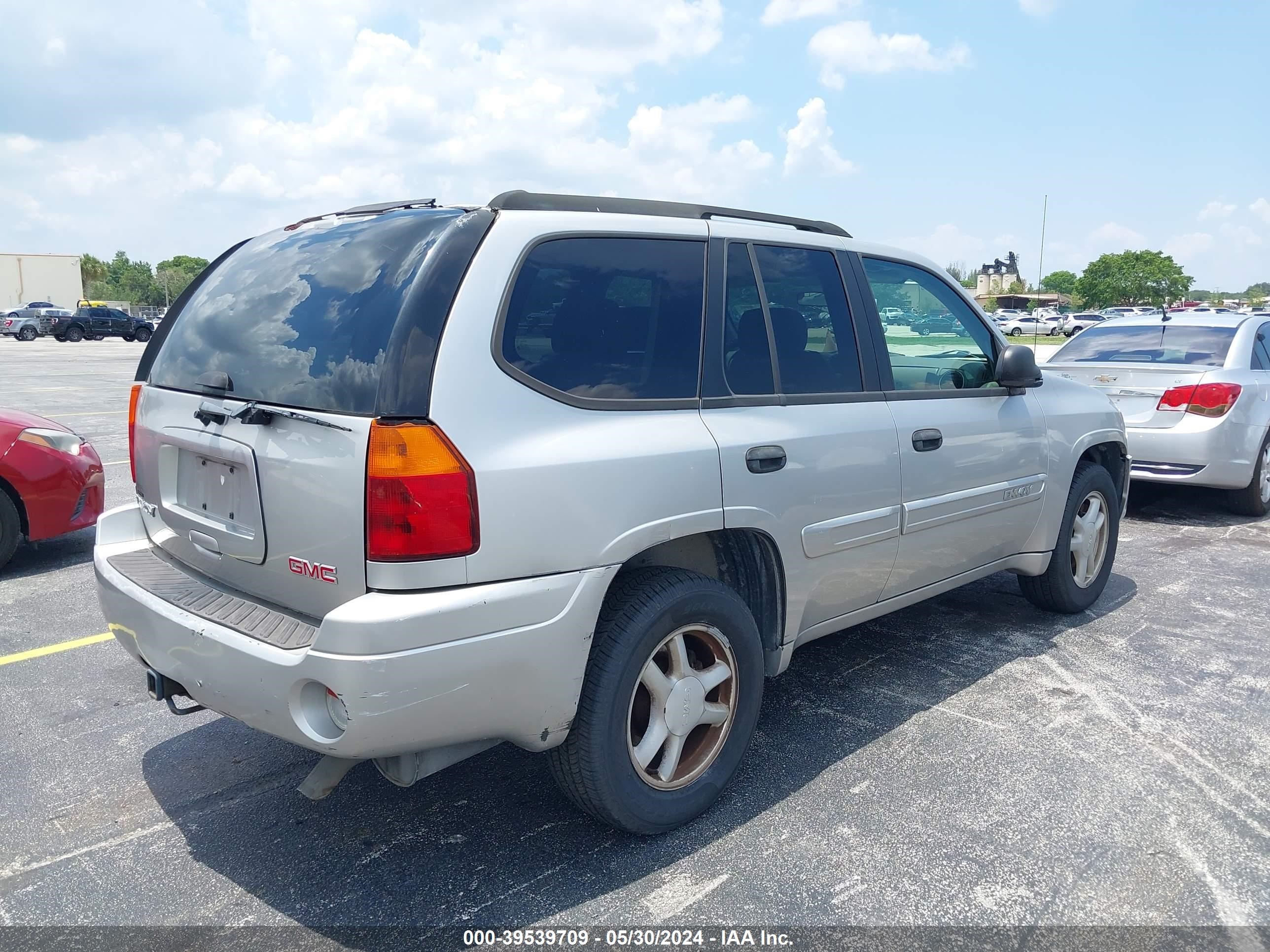 Photo 3 VIN: 1GKDS13SX42426744 - GMC ENVOY 