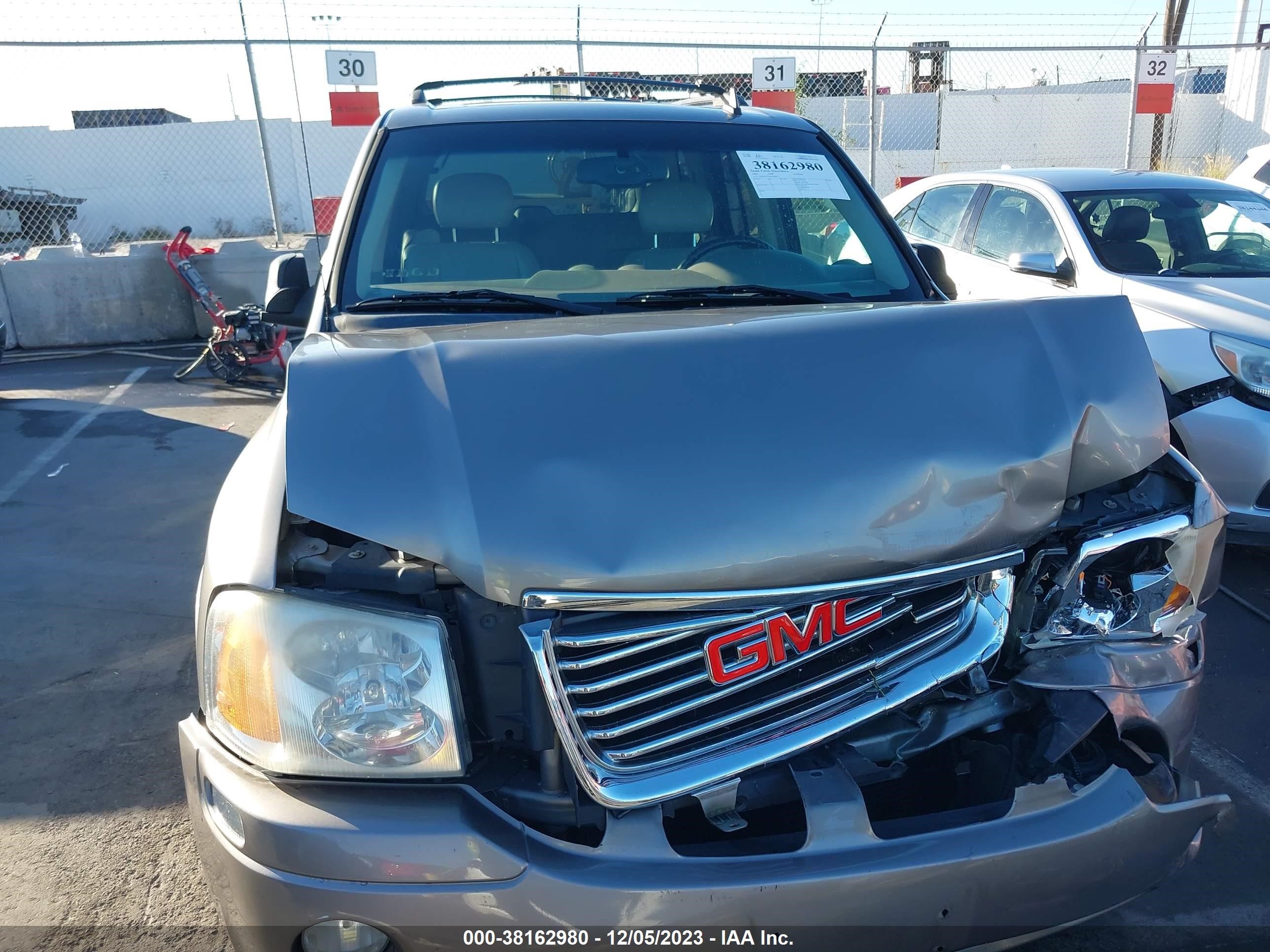 Photo 11 VIN: 1GKDS13SX62346007 - GMC ENVOY 