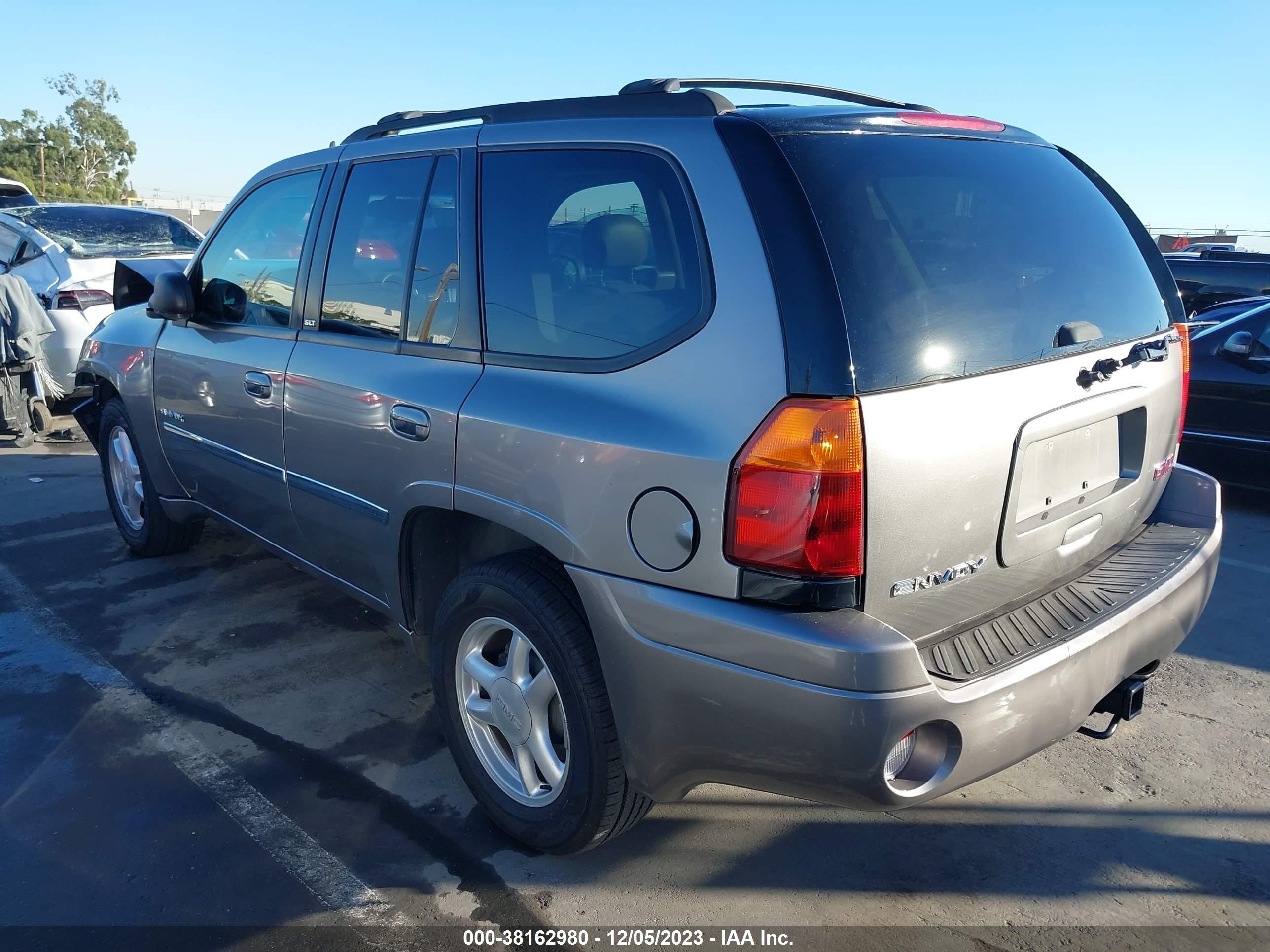 Photo 2 VIN: 1GKDS13SX62346007 - GMC ENVOY 