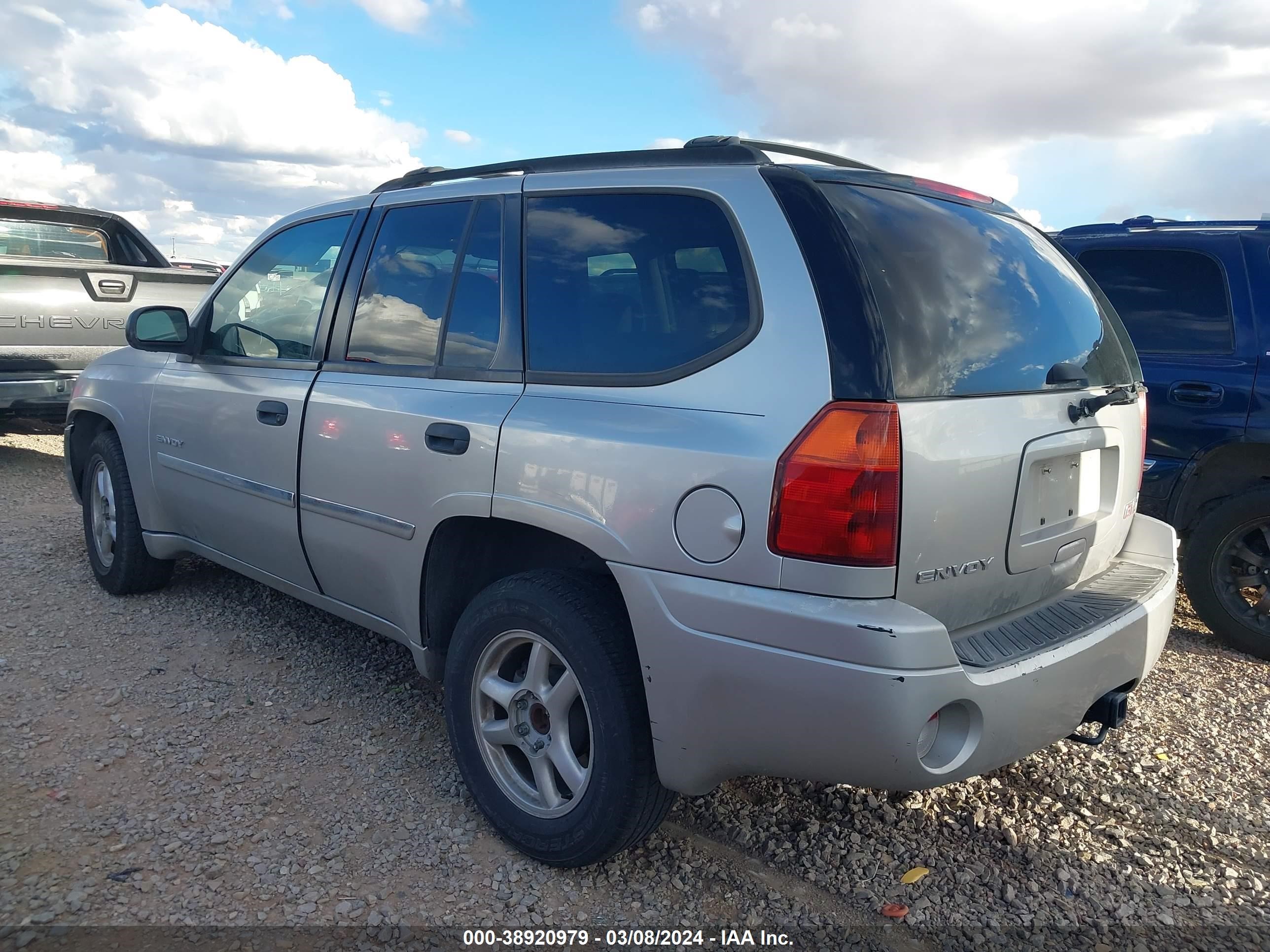 Photo 2 VIN: 1GKDS13SX62356391 - GMC ENVOY 