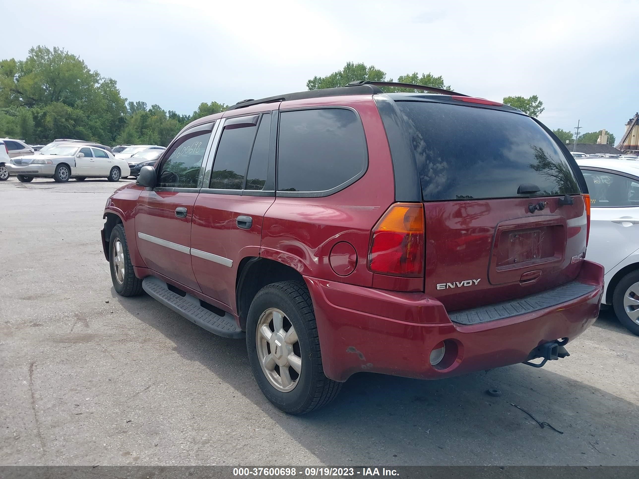 Photo 2 VIN: 1GKDS13SX72156239 - GMC ENVOY 