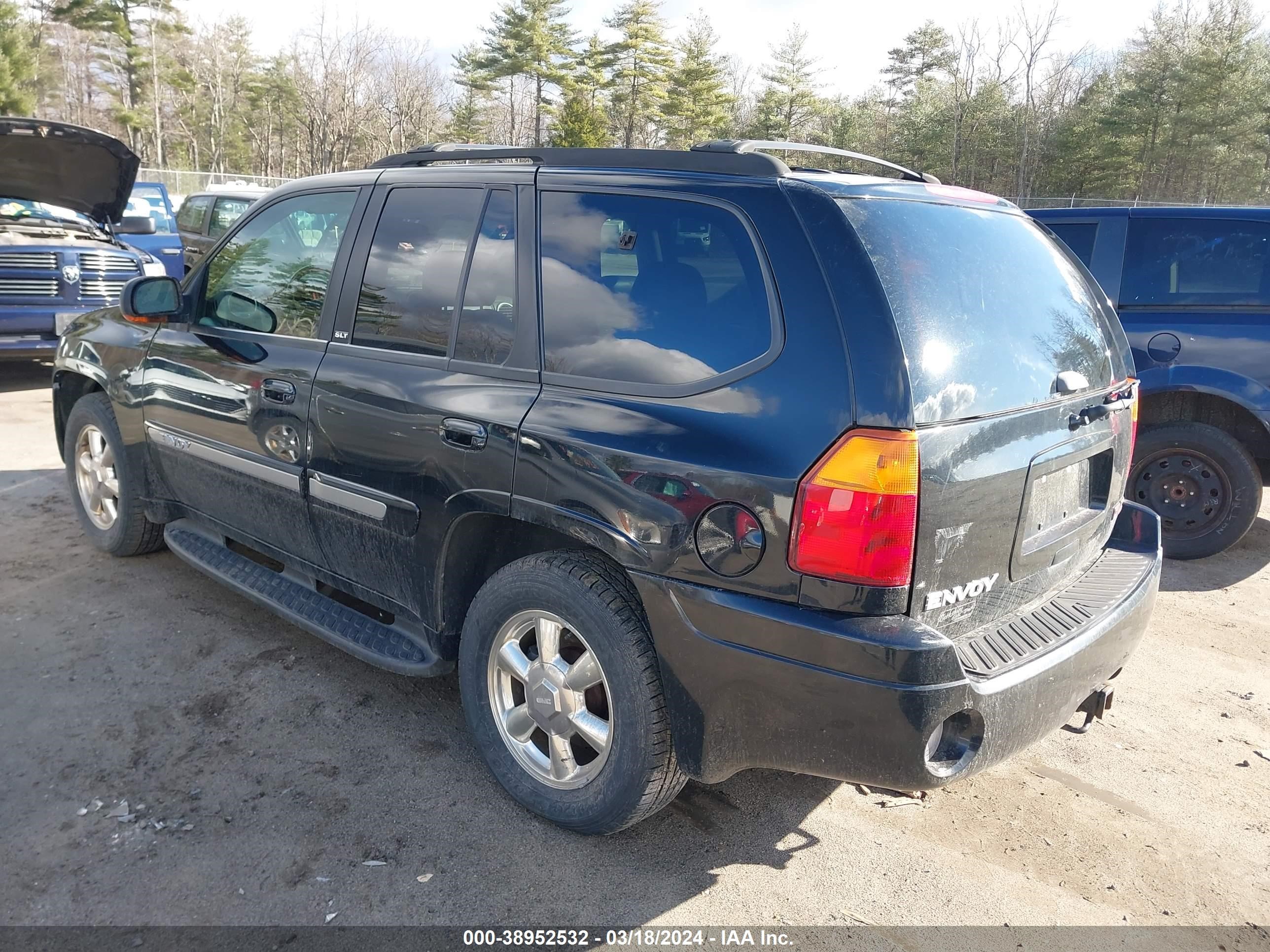 Photo 2 VIN: 1GKDT13S022142968 - GMC ENVOY 