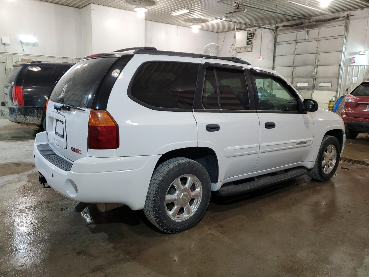 Photo 2 VIN: 1GKDT13S052330099 - GMC ENVOY 